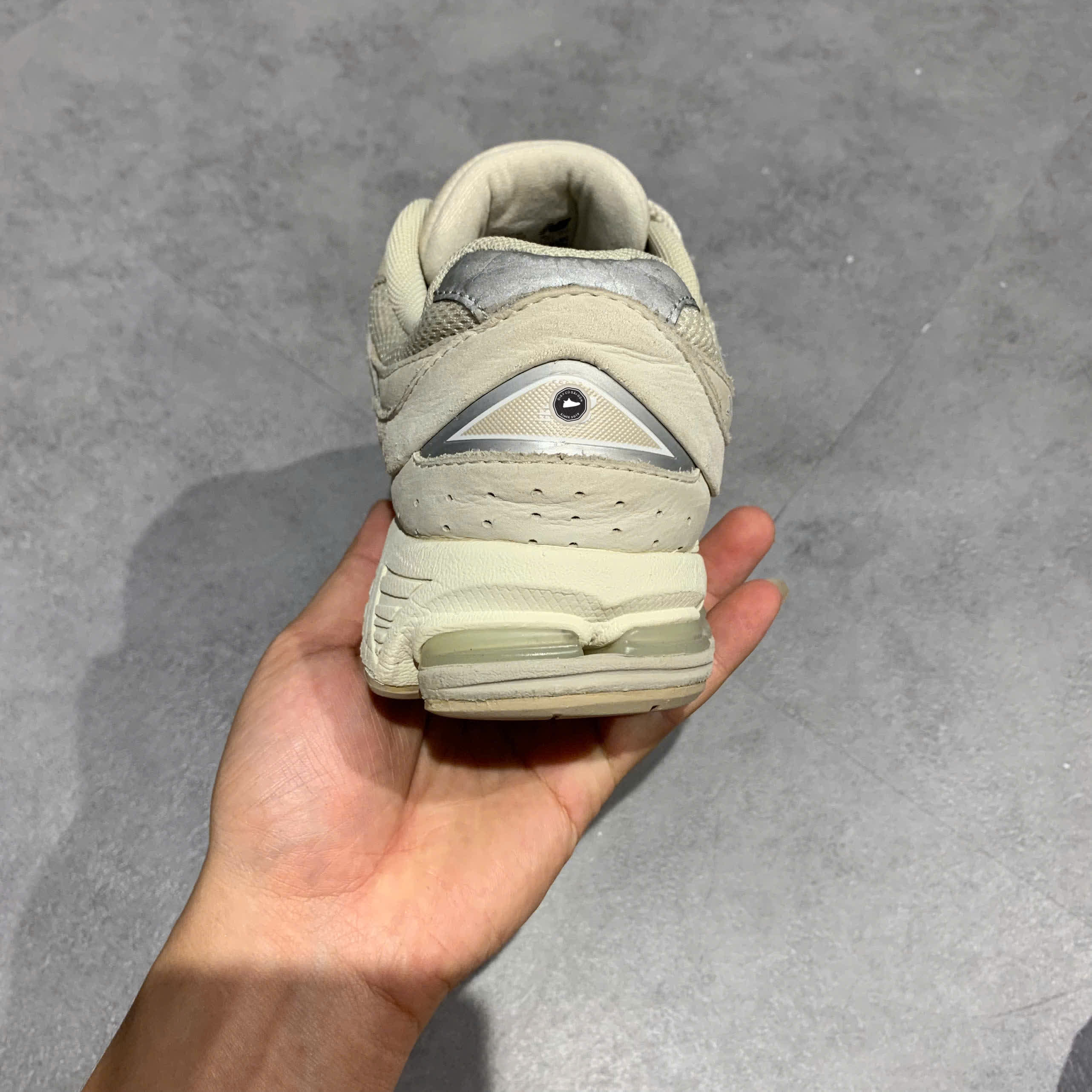 NEW BALANCE 2002R 'LINEN FOG' M2002RAA SIZE 39.5 GIÀY 2HAND CHÍNH HÃNG PVN21226