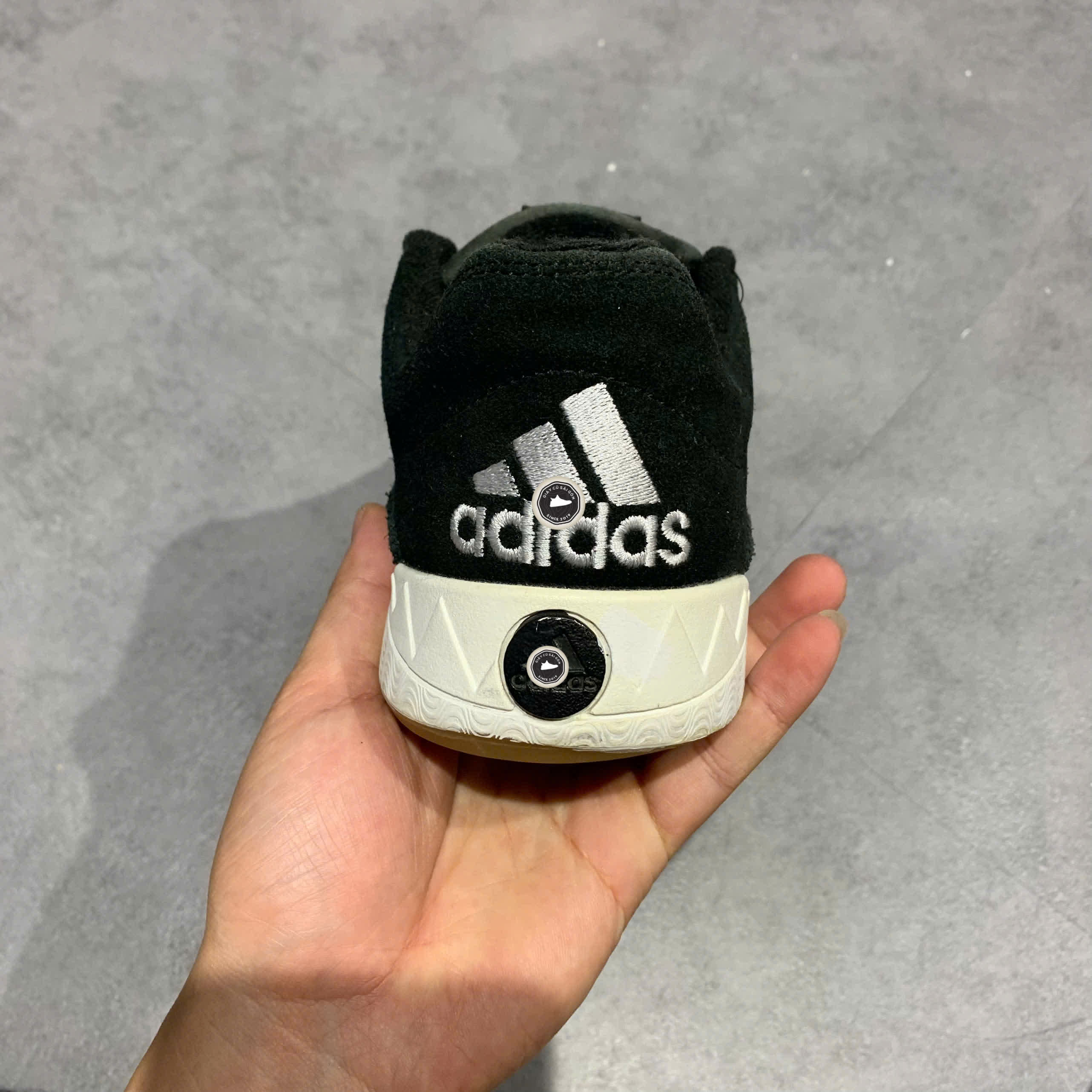 ADIDAS ADIMATIC CORE BLACK CRYSTAL WHITE GY5274 SIZE 40 GIÀY 2HAND CHÍNH HÃNG PVN21094