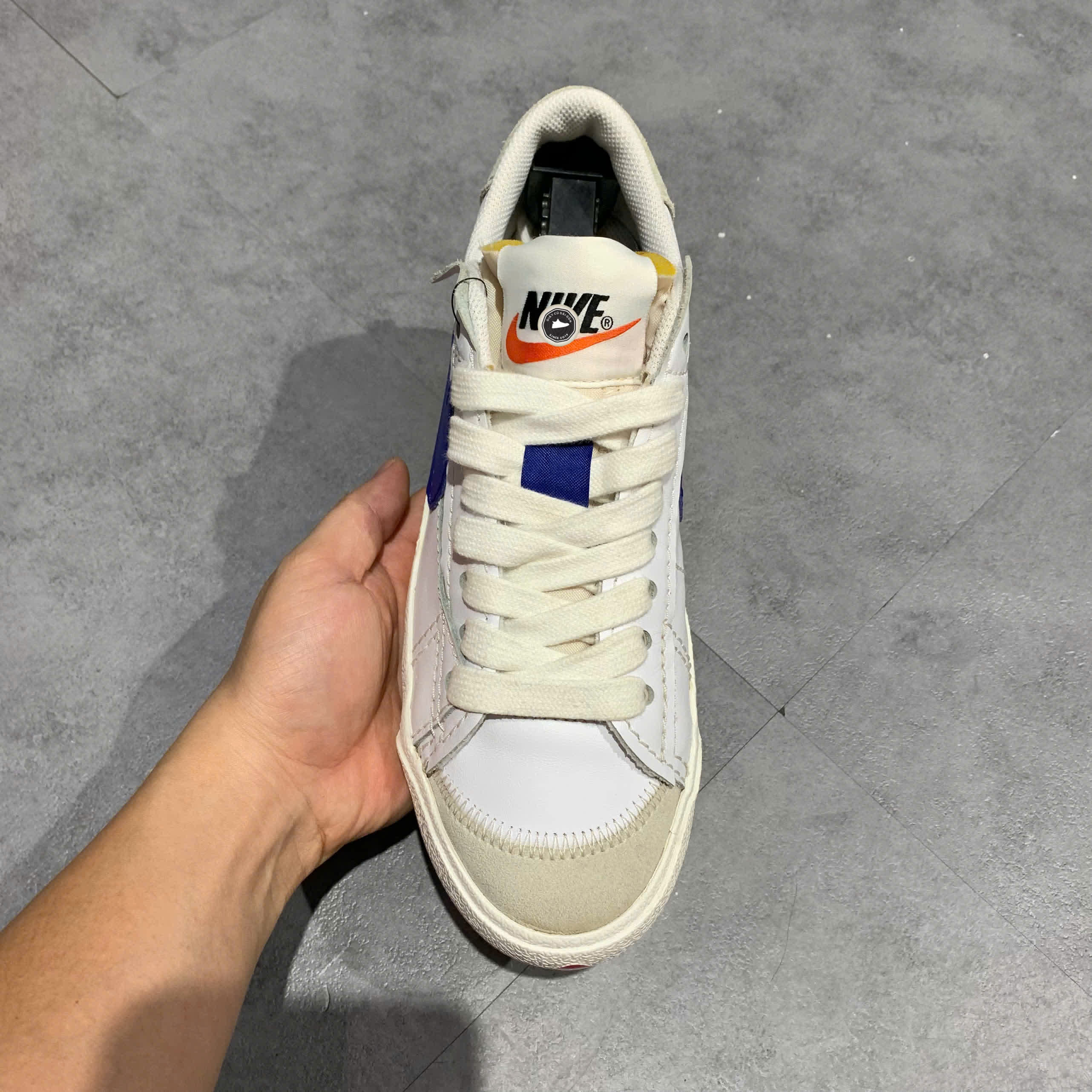 NIKE BLAZER LOW '77 JUMBO 'WHITE OLD ROYAL' DQ8768 100 SIZE 40.5 GIÀY 2HAND CHÍNH HÃNG PVN21238