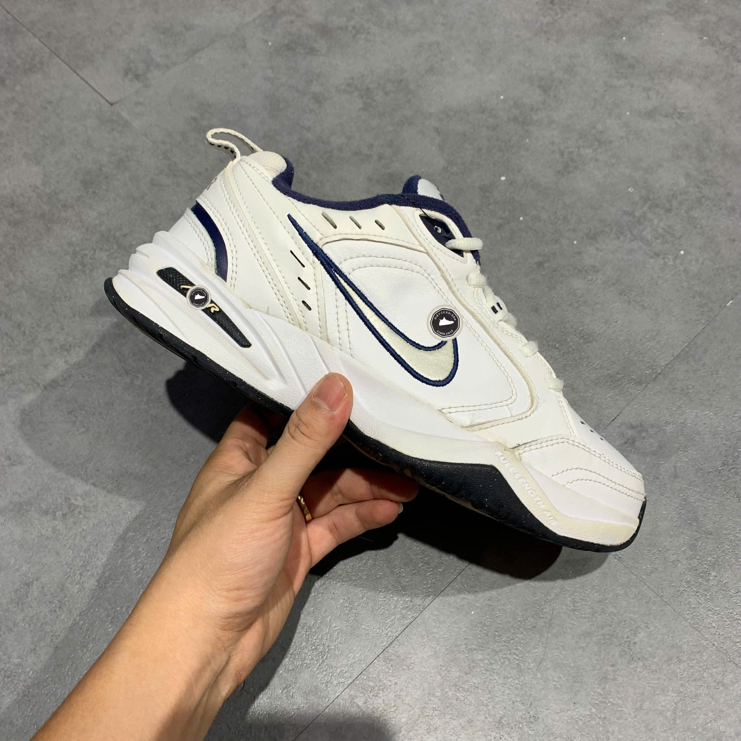 Nike Air Monarch IV 'White Navy' 415445 102 SIZE 40 GIÀY 2HAND