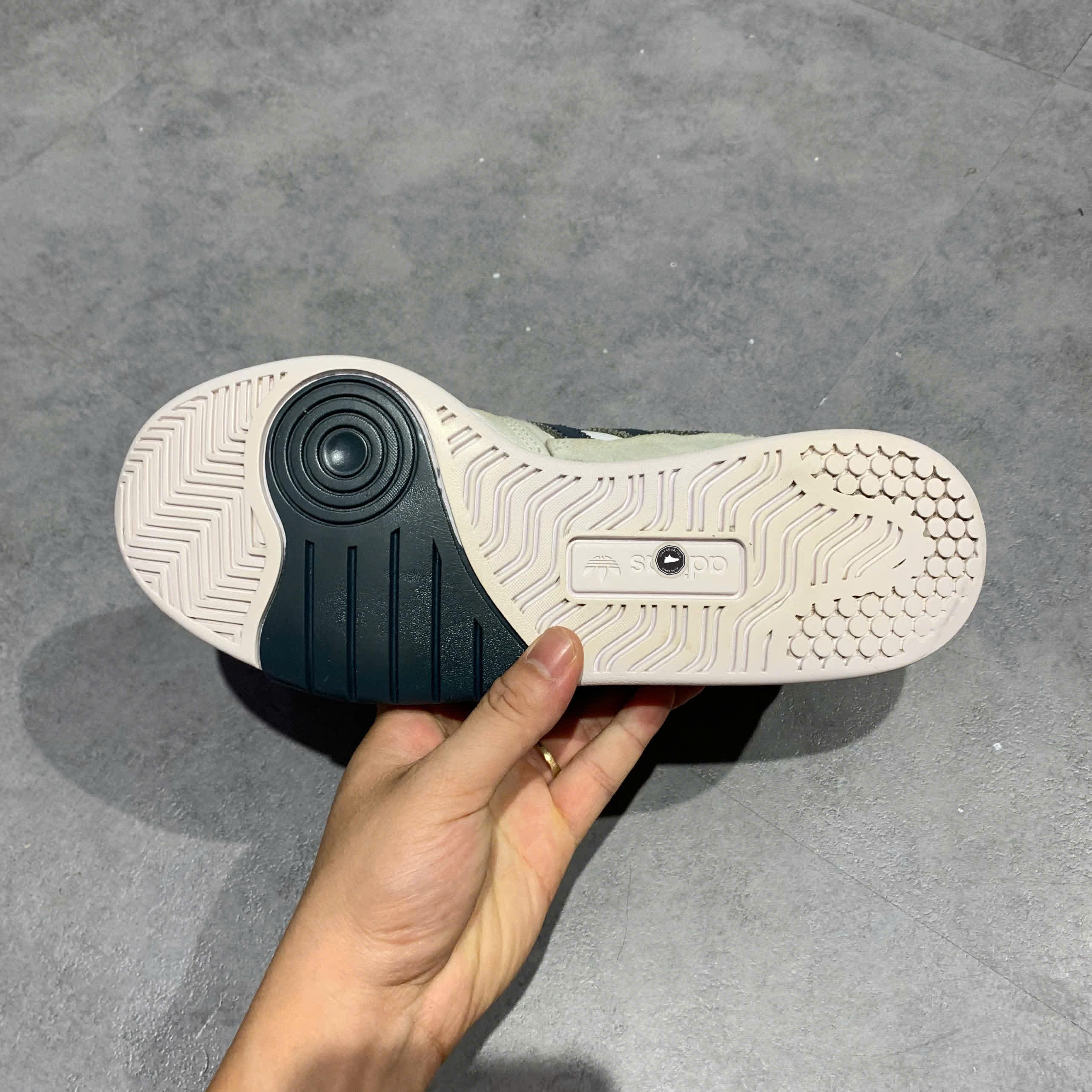 ADIDAS COURTIC 'CLOUD WHITE GREY ONE' GX4366 SIZE 40 2/3 GIÀY 2HAND CHÍNH HÃNG PVN21254