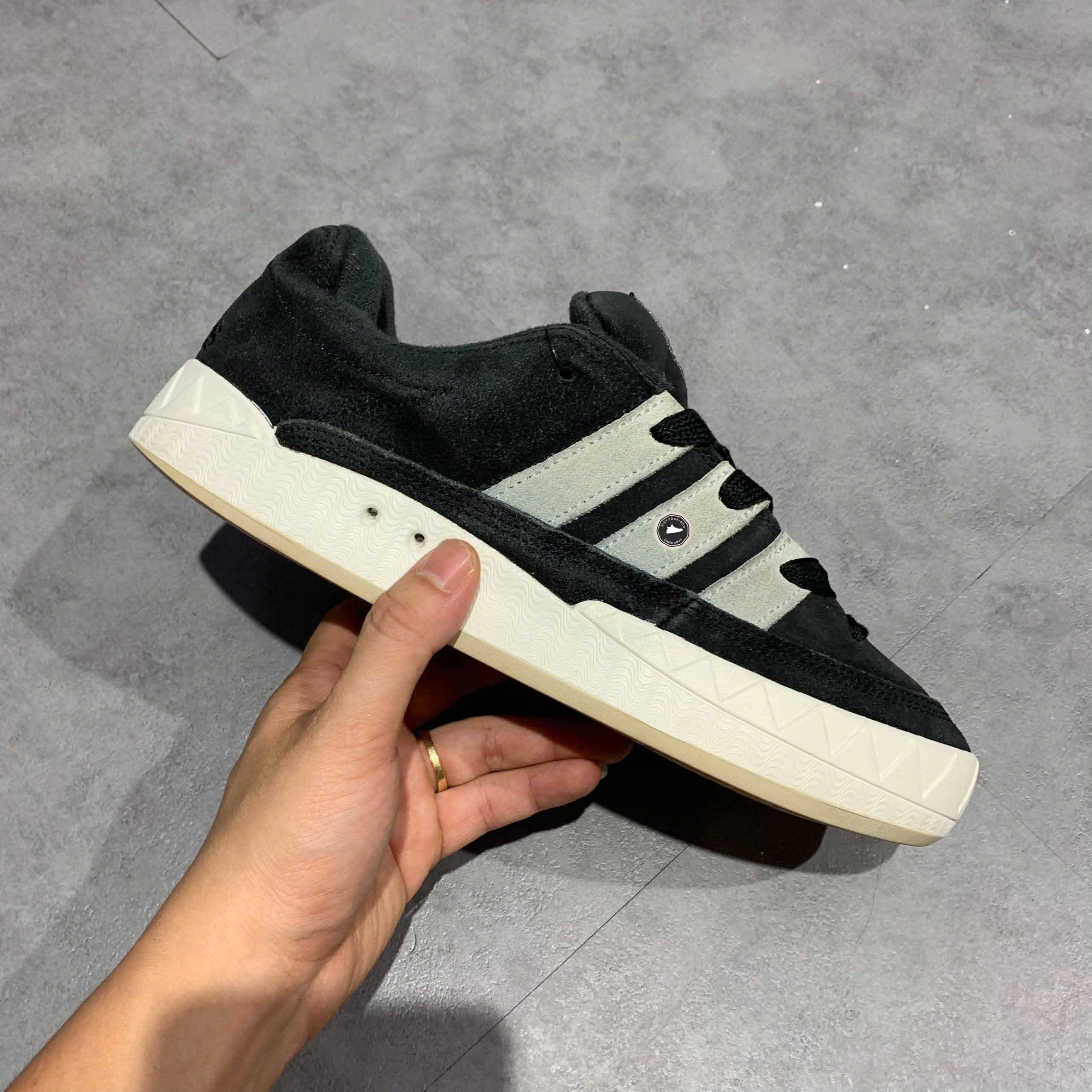 ADIDAS ADIMATIC CORE BLACK CRYSTAL WHITE ID8265 SIZE 40 2/3 GIÀY 2HAND CHÍNH HÃNG PVN21105