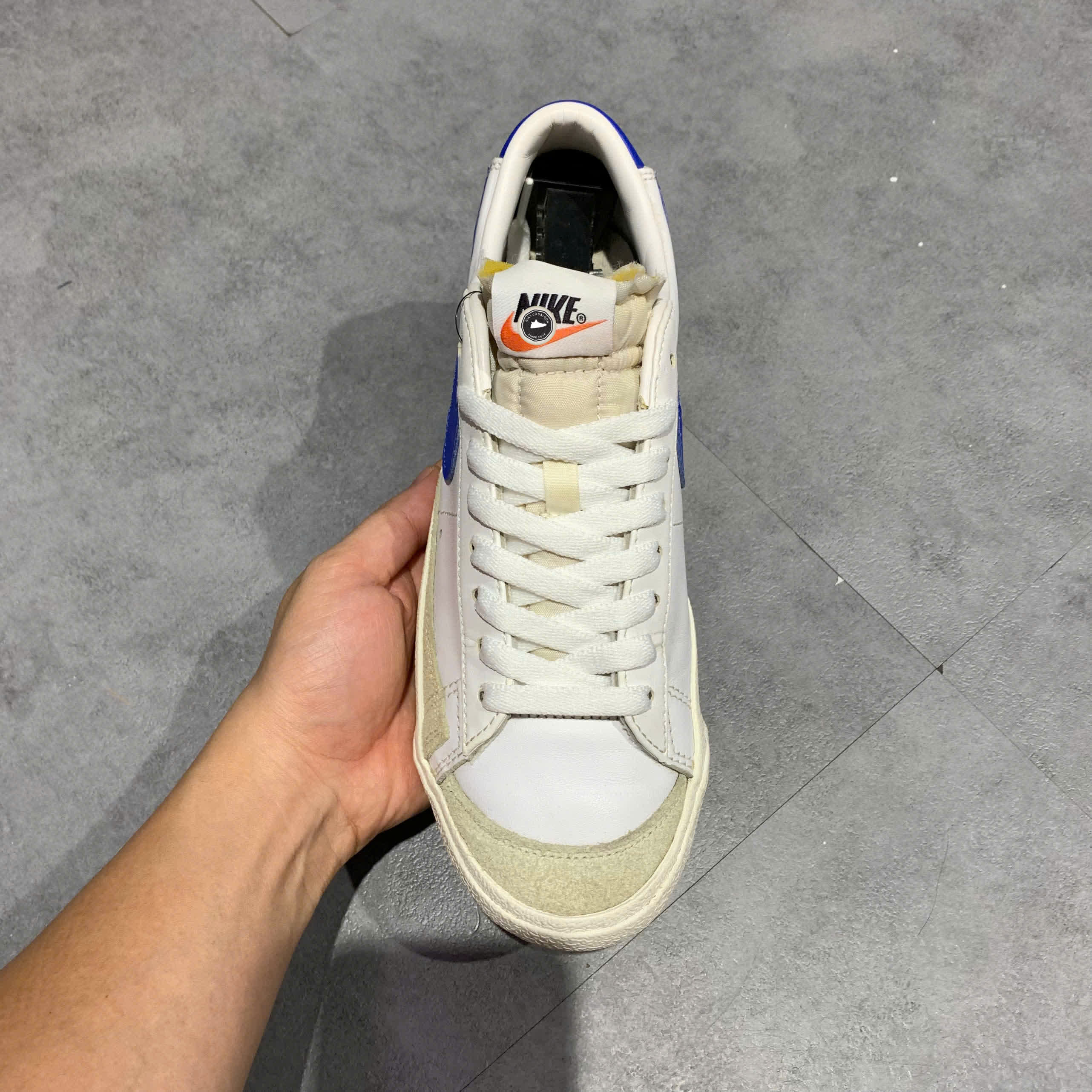 NIKE BLAZER LOW '77 VINTAGE 'WHITE HYPER ROYAL' DA6364 103 SIZE 40 GIÀY 2HAND CHÍNH HÃNG PVN21358