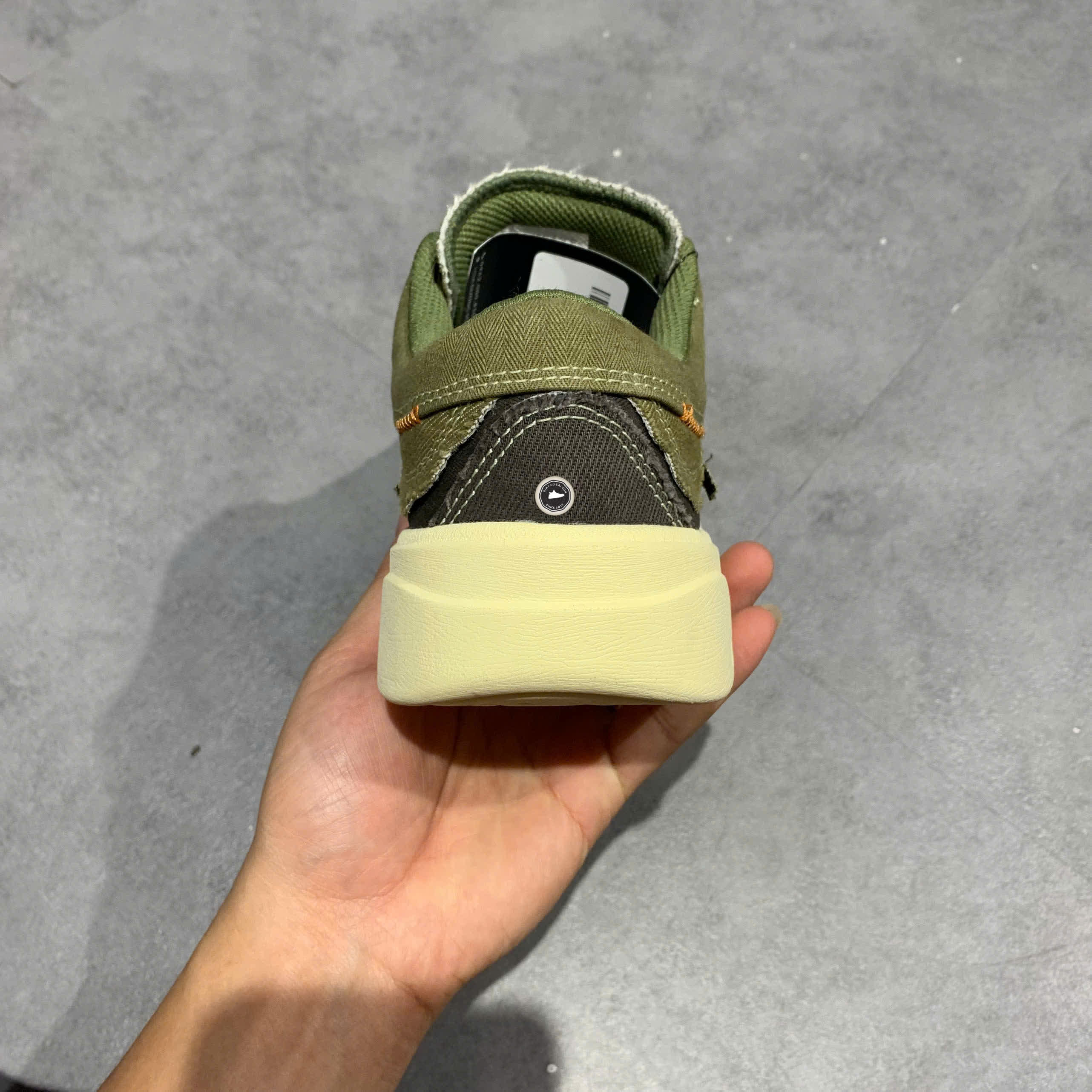 Giày FILA T12M322105ACP SIZE 40 GIÀY 2HAND CHÍNH HÃNG PVN21147