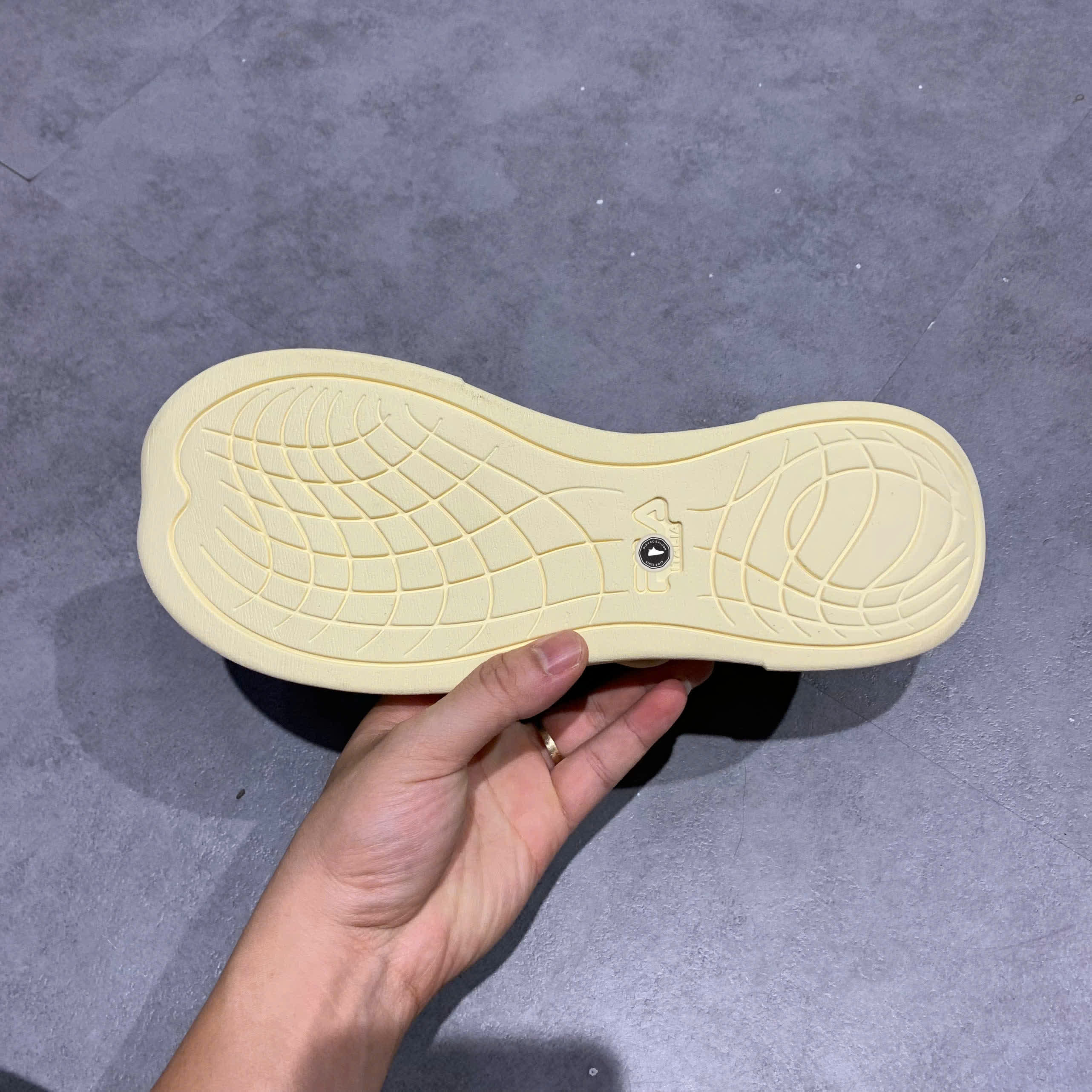 Giày FILA T12M322105ACP SIZE 40 GIÀY 2HAND CHÍNH HÃNG PVN21147