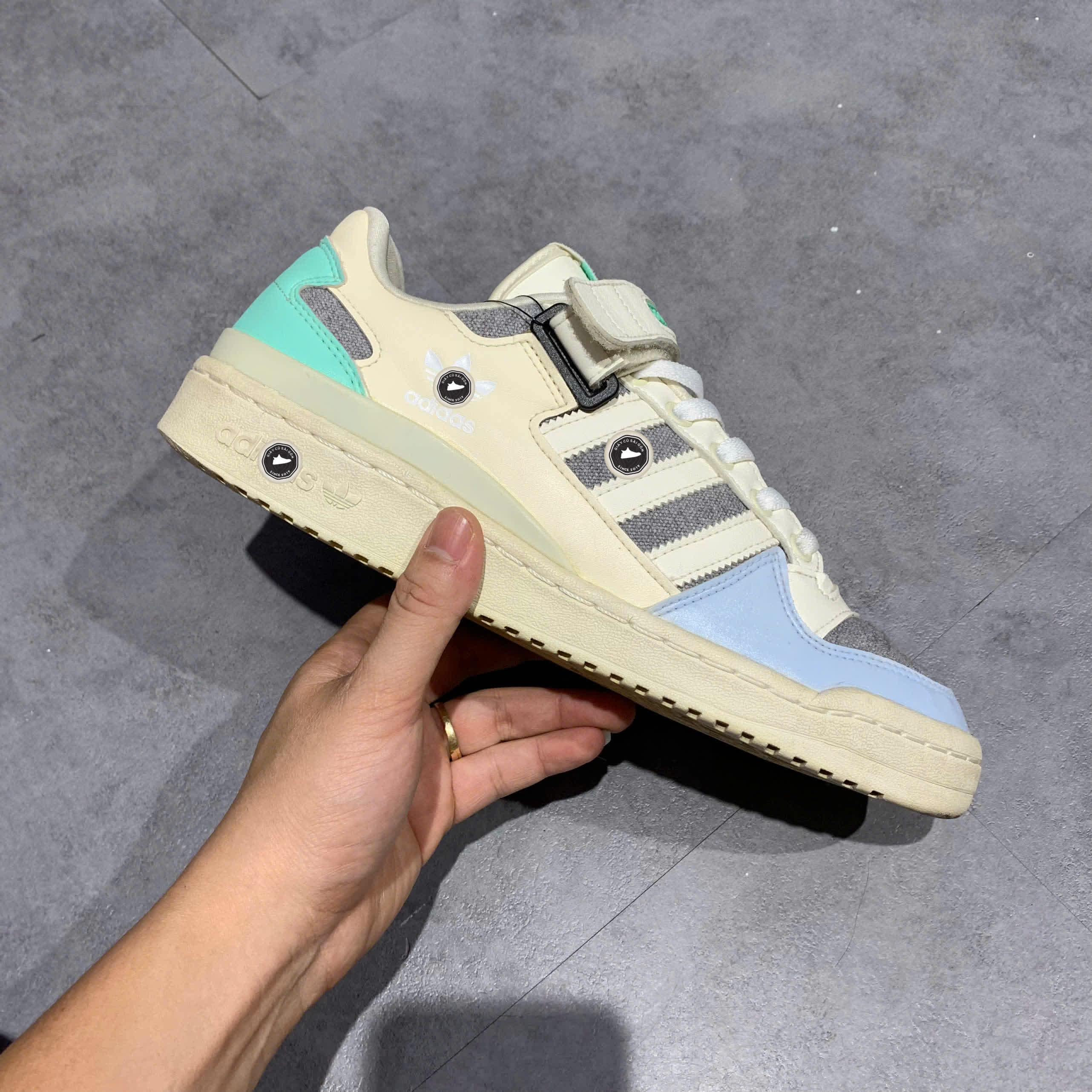 ADIDAS ORIGINALS FORUM LOW 'OFF WHITE EASY GREEN' GZ4406 SIZE 42 2/3 GIÀY 2HAND CHÍNH HÃNG PVN21248