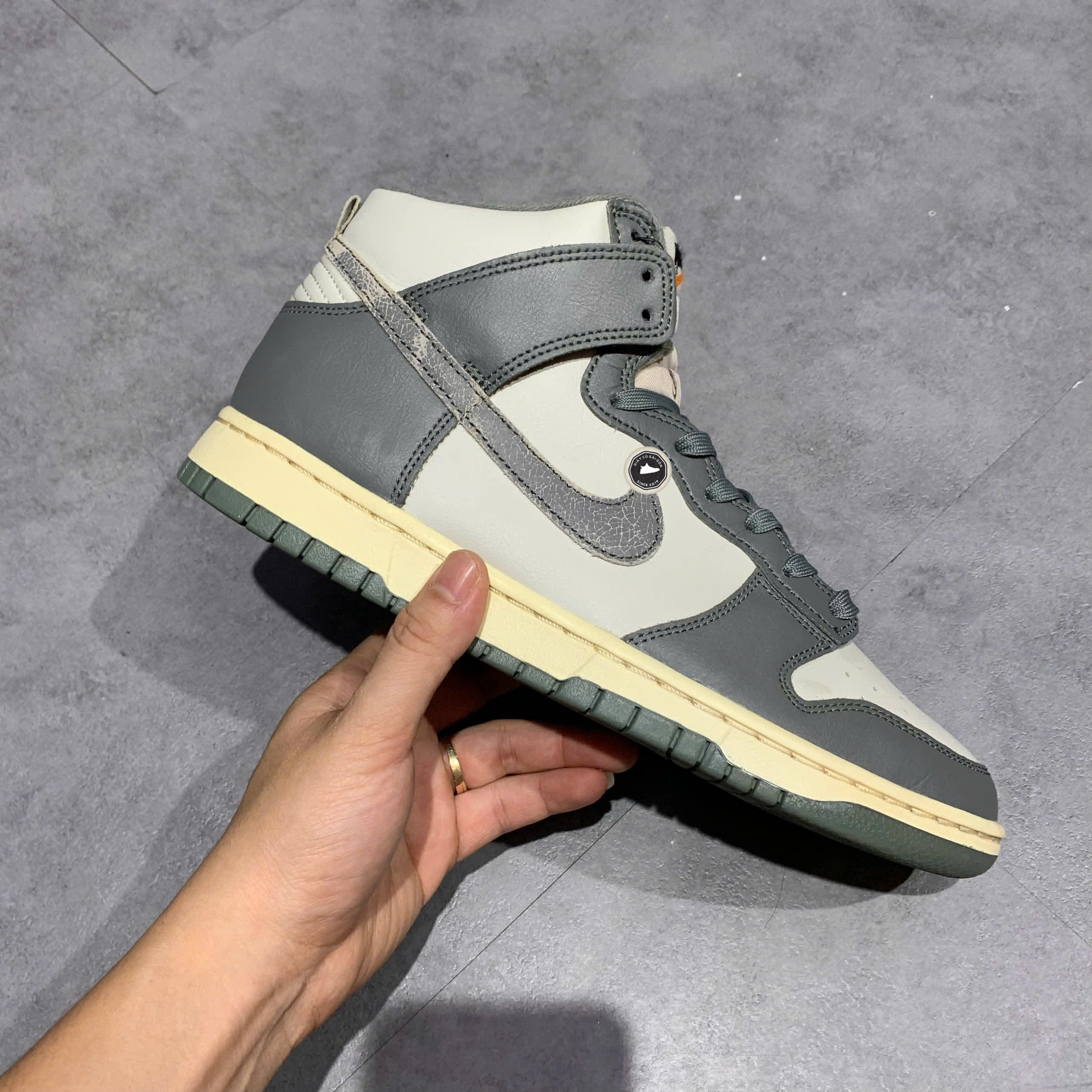 NIKE DUNK HIGH VINTAGE LIGHT BONE GREY DM0582 001 SIZE 43 GIÀY 2HAND CHÍNH HÃNG PVN21080