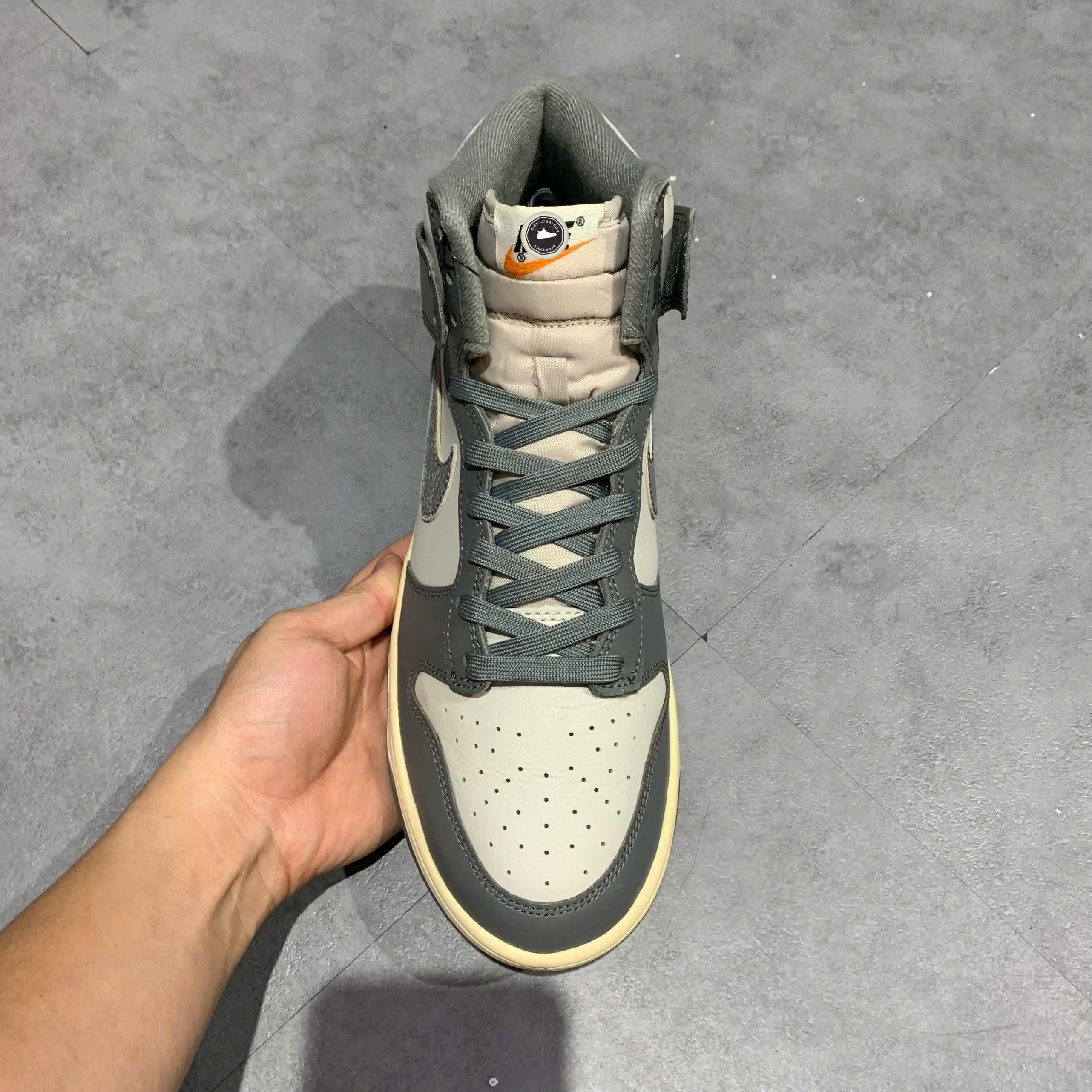 NIKE DUNK HIGH VINTAGE LIGHT BONE GREY DM0582 001 SIZE 43 GIÀY 2HAND CHÍNH HÃNG PVN21080