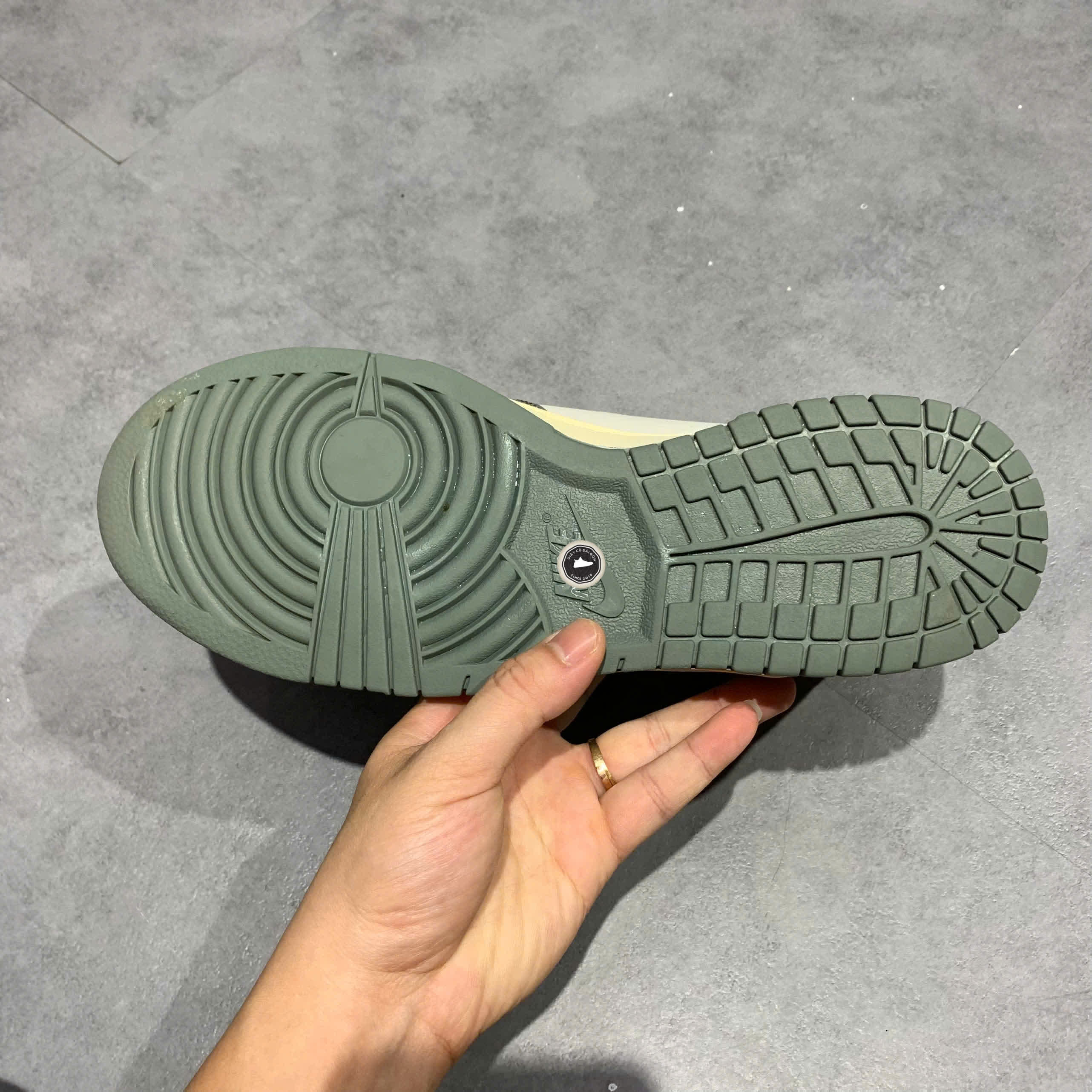 NIKE DUNK HIGH VINTAGE LIGHT BONE GREY DM0582 001 SIZE 43 GIÀY 2HAND CHÍNH HÃNG PVN21080