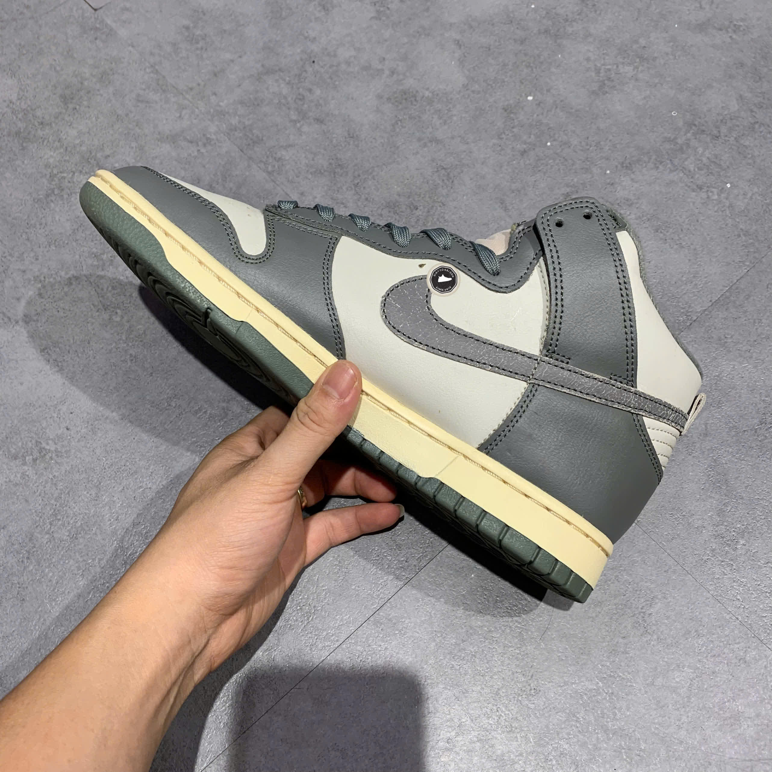 NIKE DUNK HIGH VINTAGE LIGHT BONE GREY DM0582 001 SIZE 43 GIÀY 2HAND CHÍNH HÃNG PVN21080