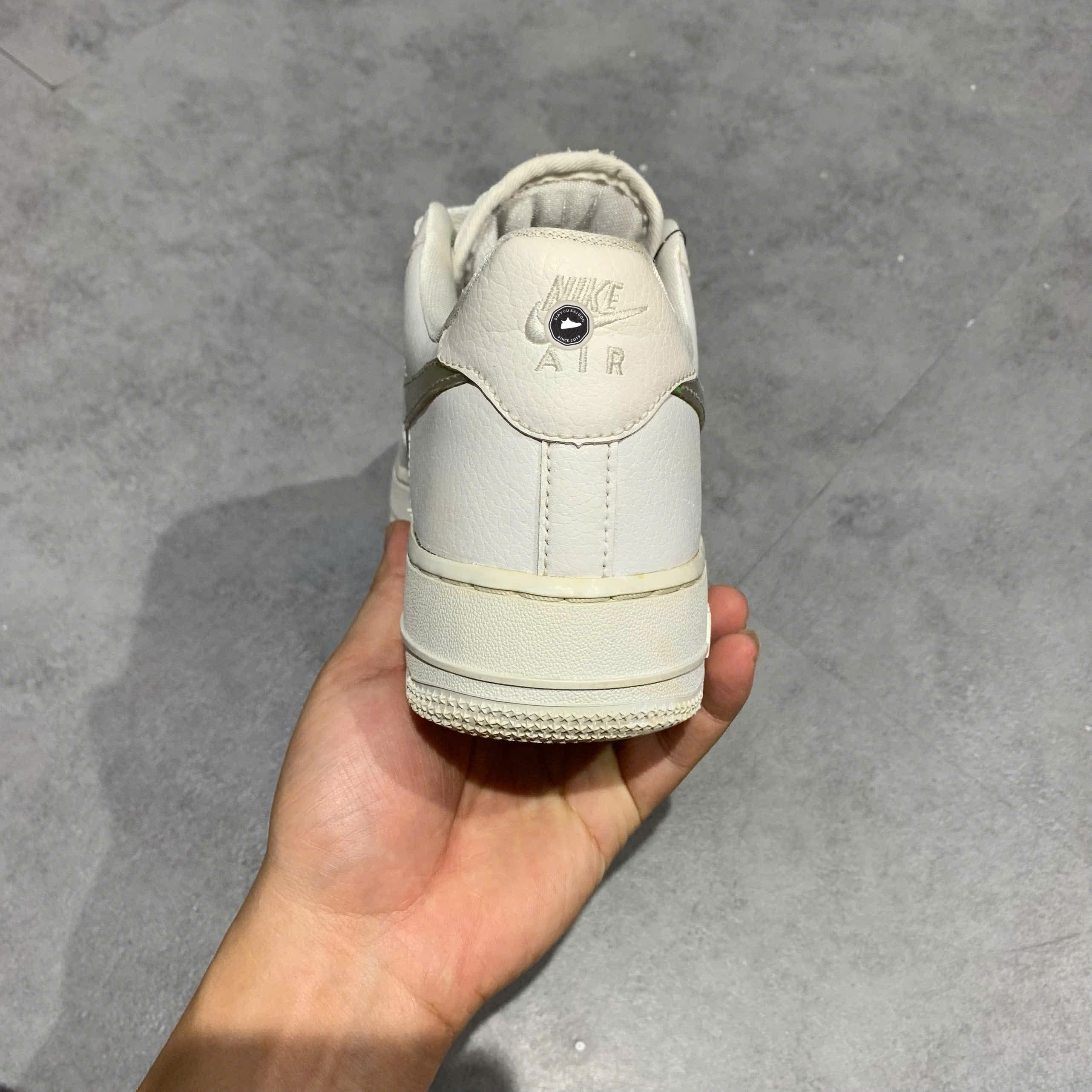 Nike Wmns Air Force 1 Low 'Iridescent Swoosh' CJ1646-100 SIZE 40 GIÀY 2HAND CHÍNH HÃNG PVN21210