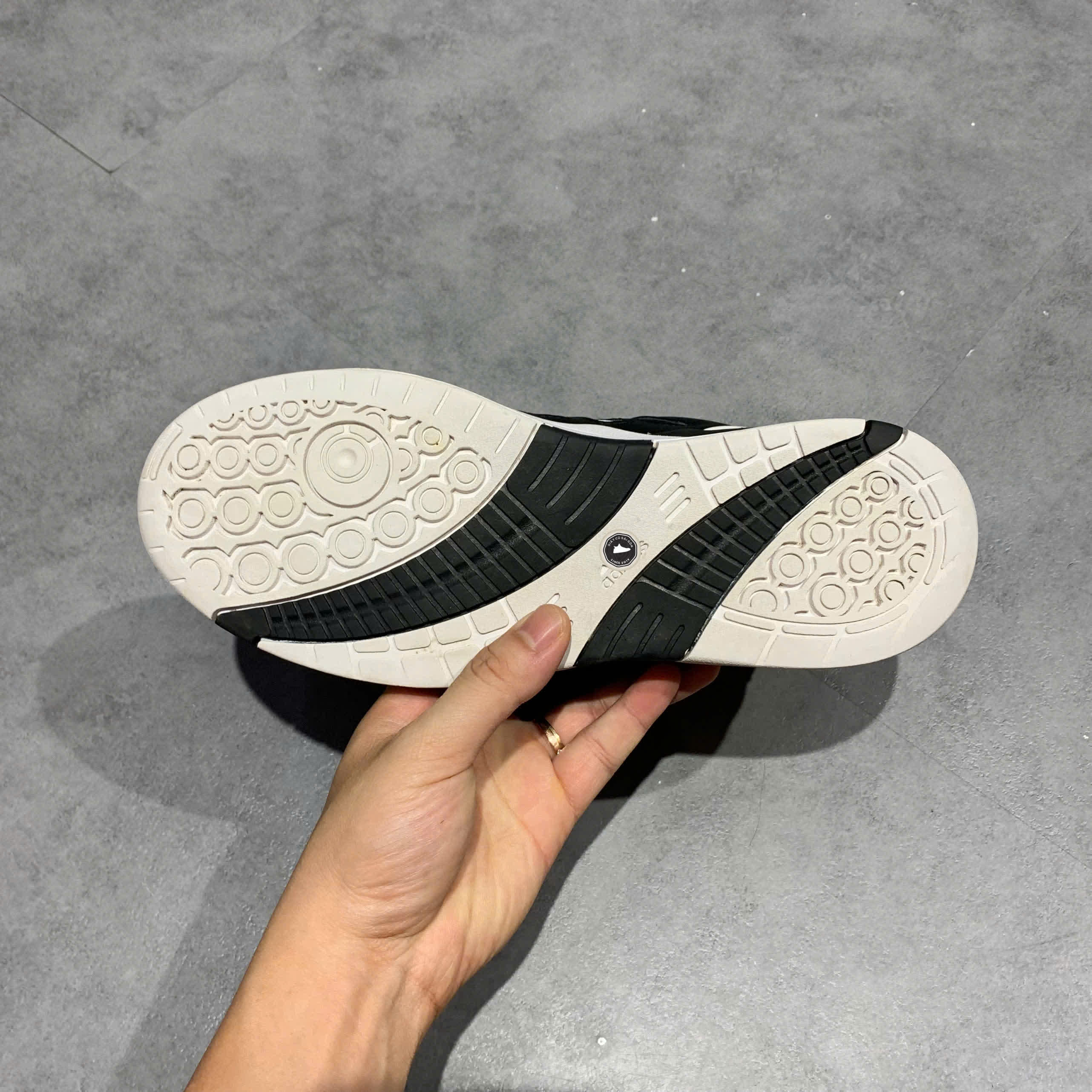 Adidas Midcity Low Core Black Cloud White IE4518 SIZE 40 GIÀY 2HAND CHÍNH HÃNG PVN21146