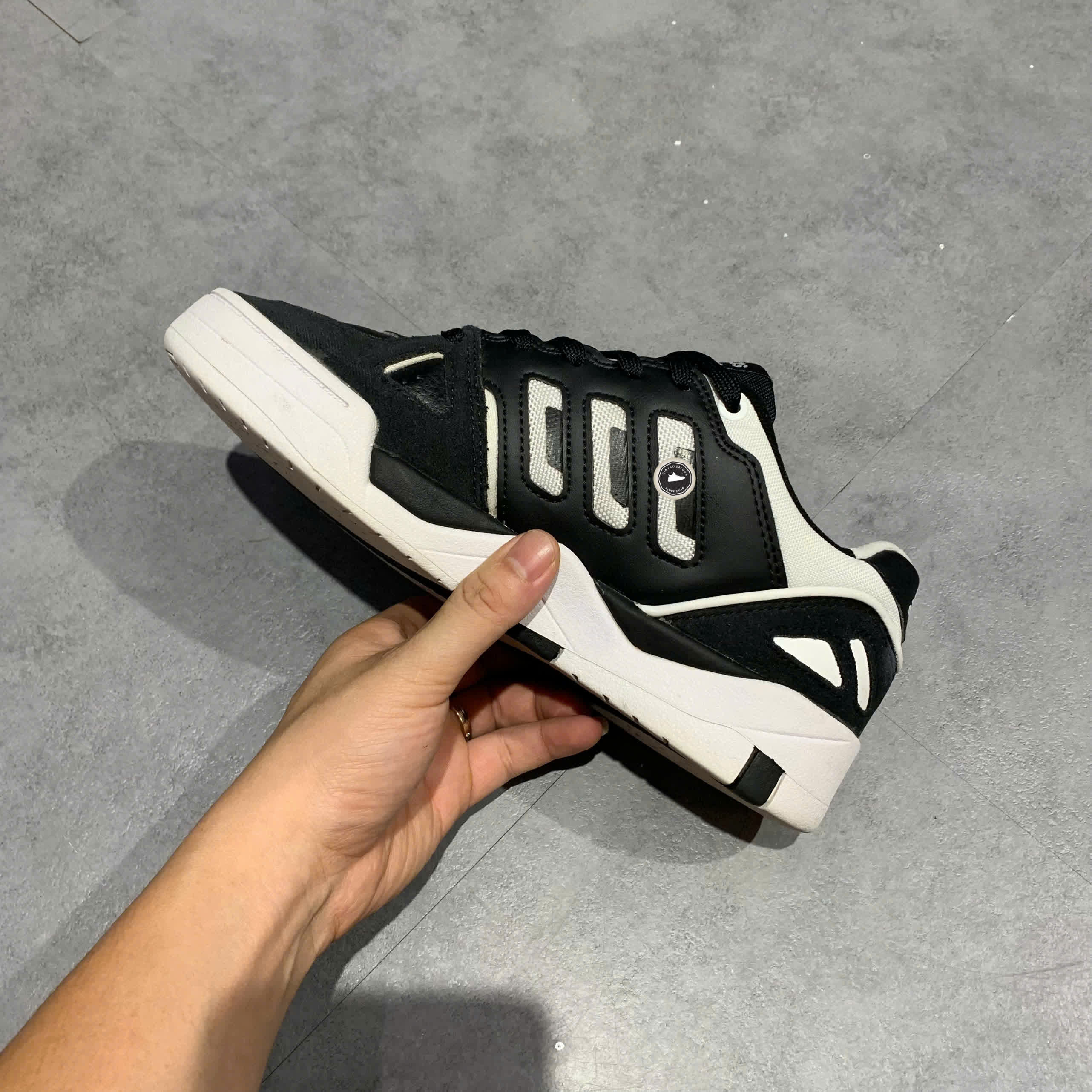 Adidas Midcity Low Core Black Cloud White IE4518 SIZE 40 GIÀY 2HAND CHÍNH HÃNG PVN21146