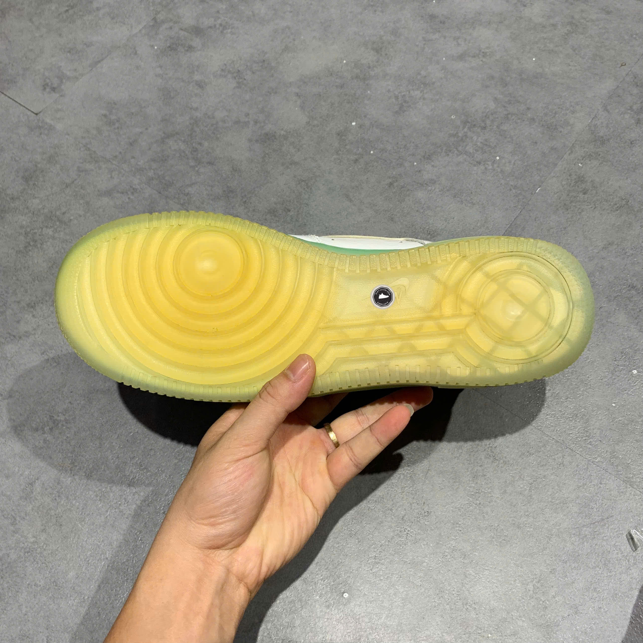 NIKE AIR FORCE 1 LOW '07 PRM 'UNLOCK YOUR SPACE' FJ7066 114 SIZE 44.5 GIÀY 2HAND CHÍNH HÃNG PVN21190