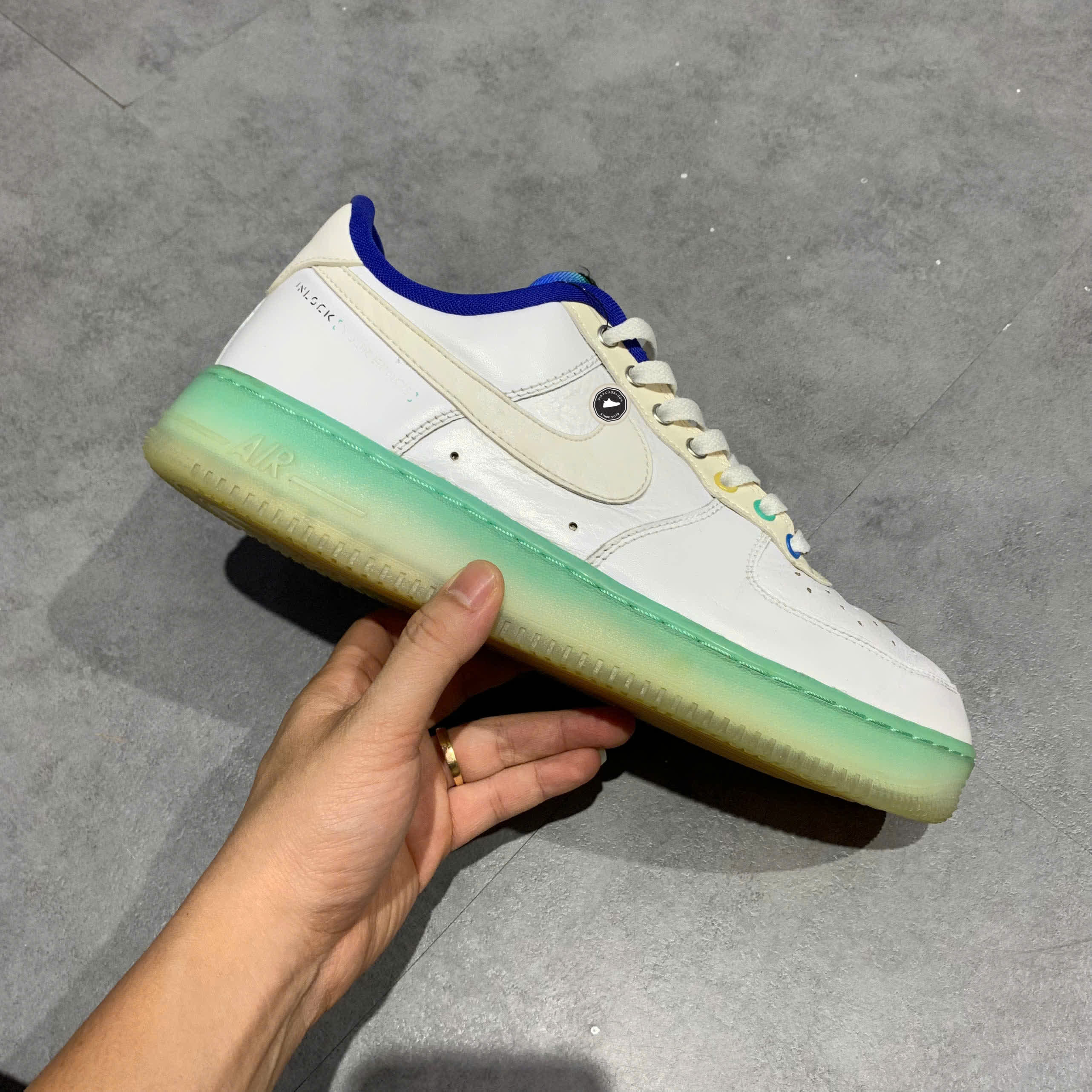 NIKE AIR FORCE 1 LOW '07 PRM 'UNLOCK YOUR SPACE' FJ7066 114 SIZE 44.5 GIÀY 2HAND CHÍNH HÃNG PVN21190