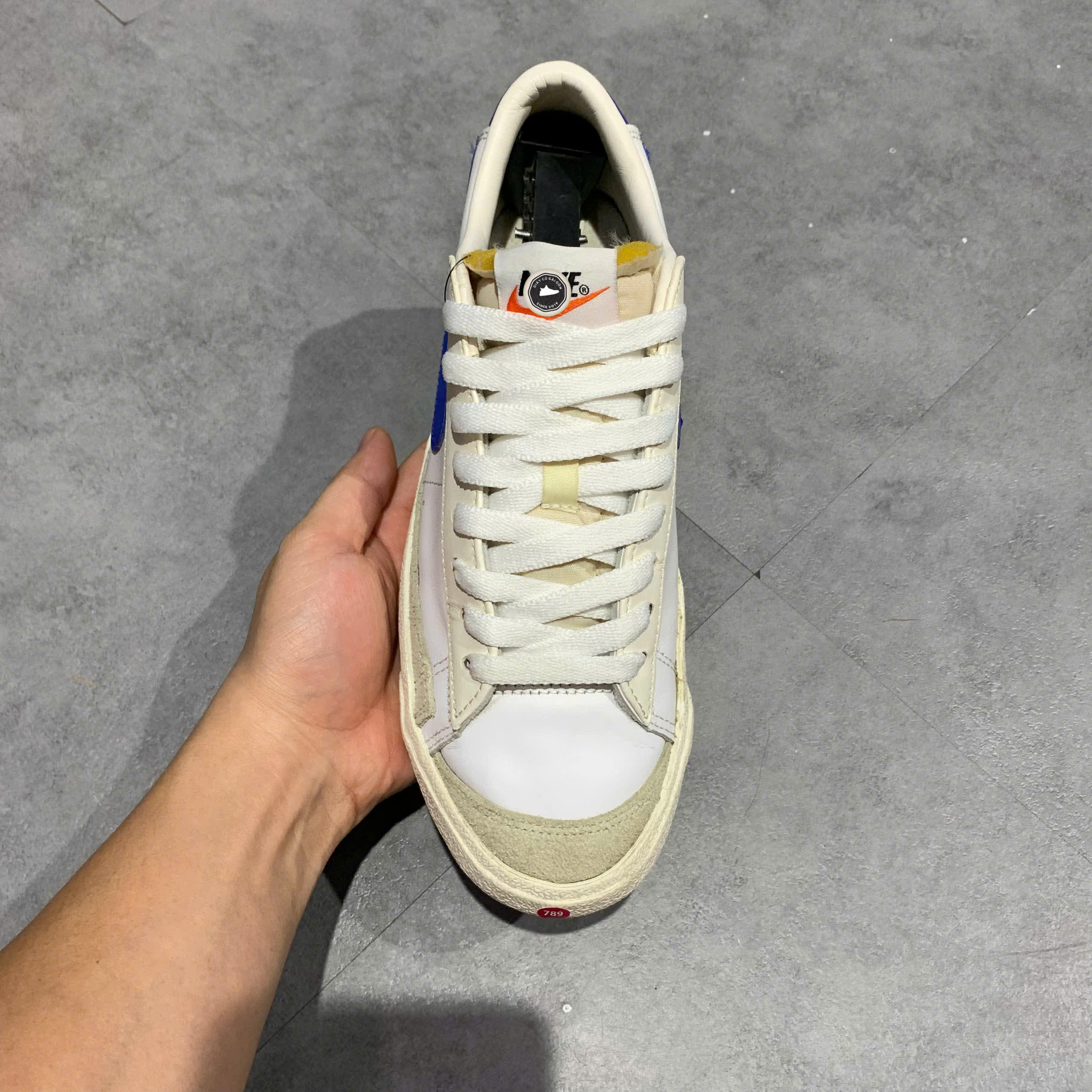 Nike Blazer Low '77 Vintage 'White Hyper Royal' DA6364 103 SIZE 40 GIÀY 2HAND CHÍNH HÃNG PVN21160