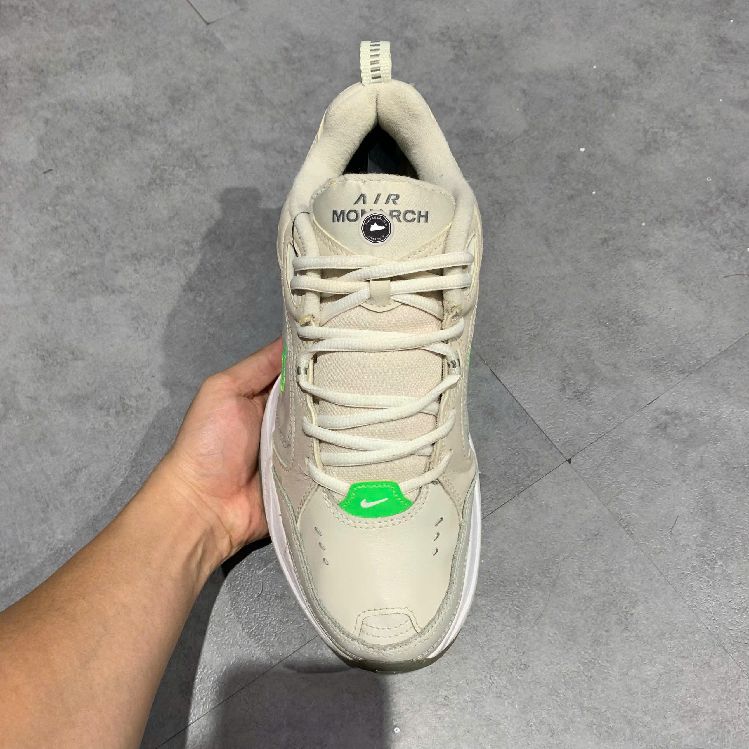 NIKE AIR MONARCH IV 'LIGHT BONE GREEN STRIKE' FN3436 011 SIZE 44 GIÀY 2HAND CHÍNH HÃNG PVN21207