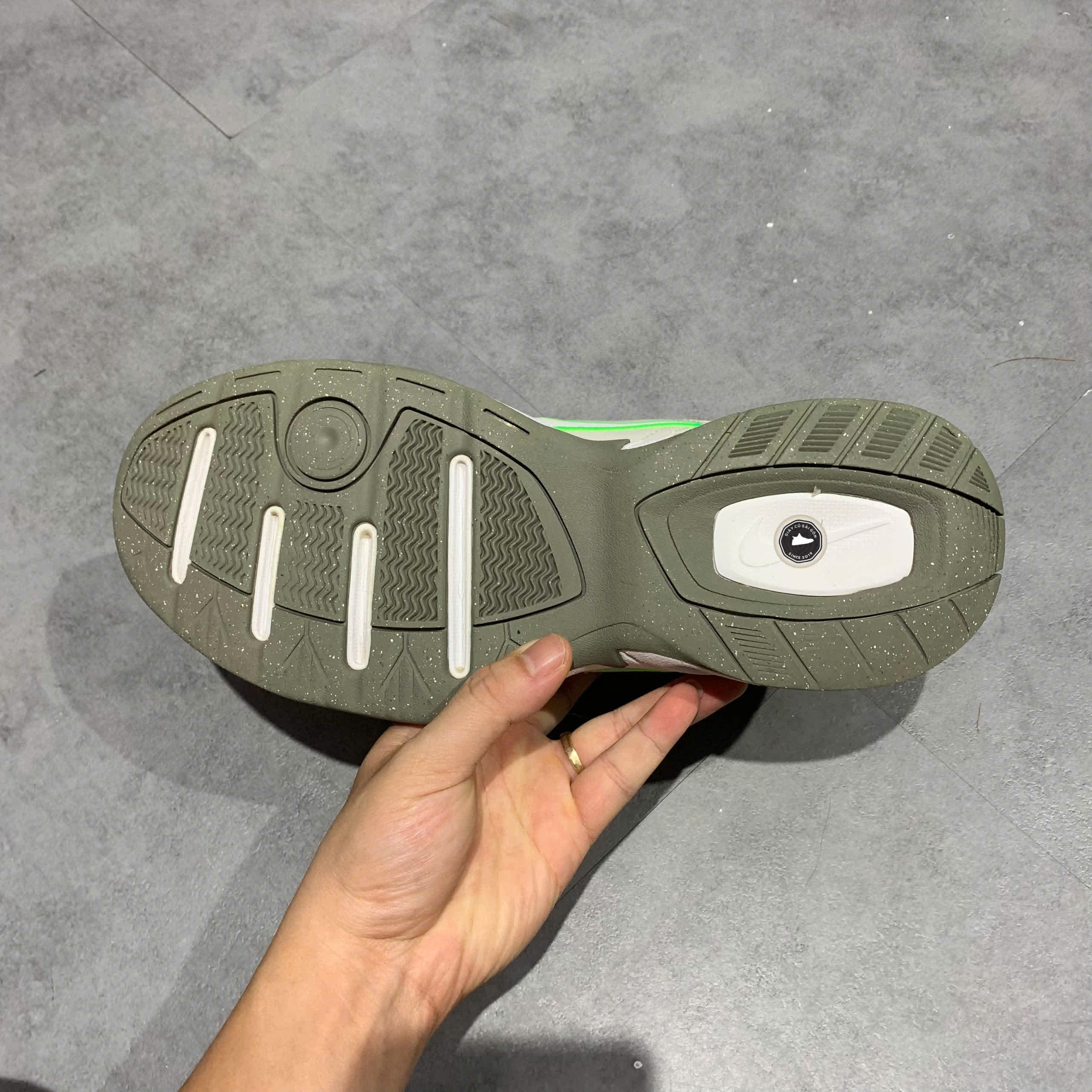 NIKE AIR MONARCH IV 'LIGHT BONE GREEN STRIKE' FN3436 011 SIZE 44 GIÀY 2HAND CHÍNH HÃNG PVN21207