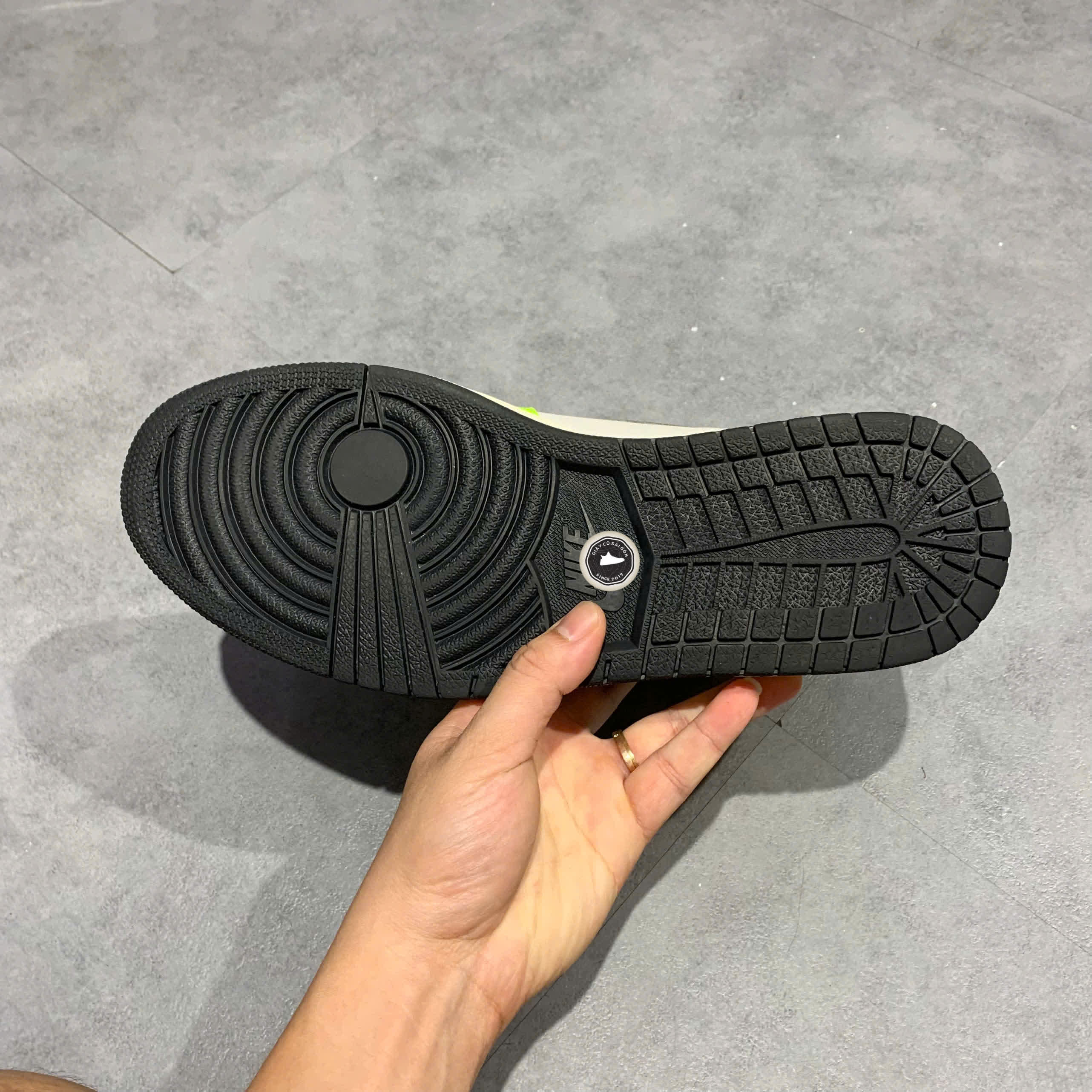 NIKE AIR FORCE 1 '07 LOW WHITE WOLF GREY SOLE DV0788 100 SIZE 44 GIÀY 2HAND CHÍNH HÃNG PVN21815