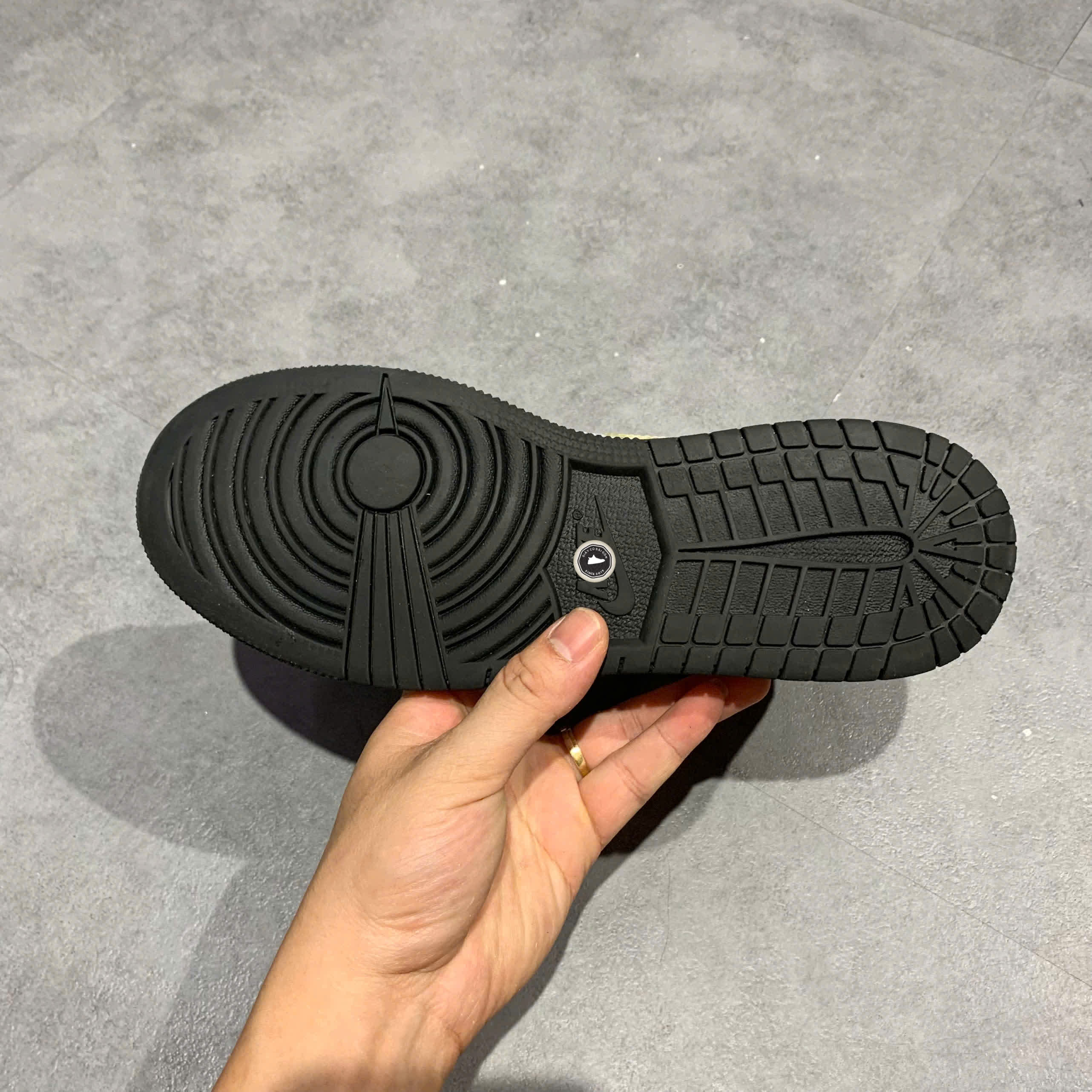 AIR JORDAN 1 MID SE 'DIY' (GS) DC4099 100 SIZE 39 GIÀY 2HAND CHÍNH HÃNG PVN21869