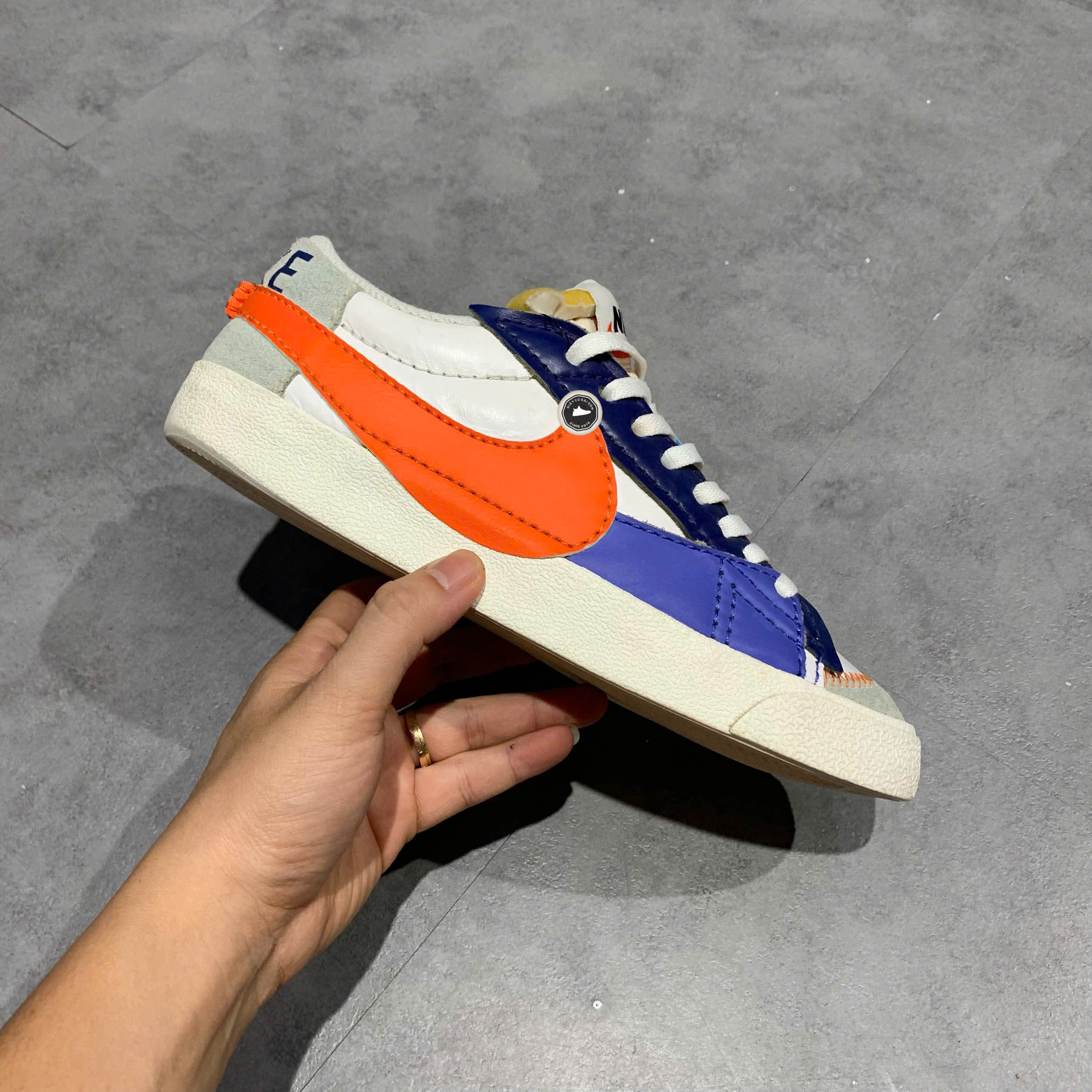 NIKE BLAZER LOW '77 JUMBO WHITE DARK SAPPHIRE BLUE SAFETY ORANGE DV9122 181 SIZE 41 GIÀY 2HAND CHÍNH HÃNG PVN21567