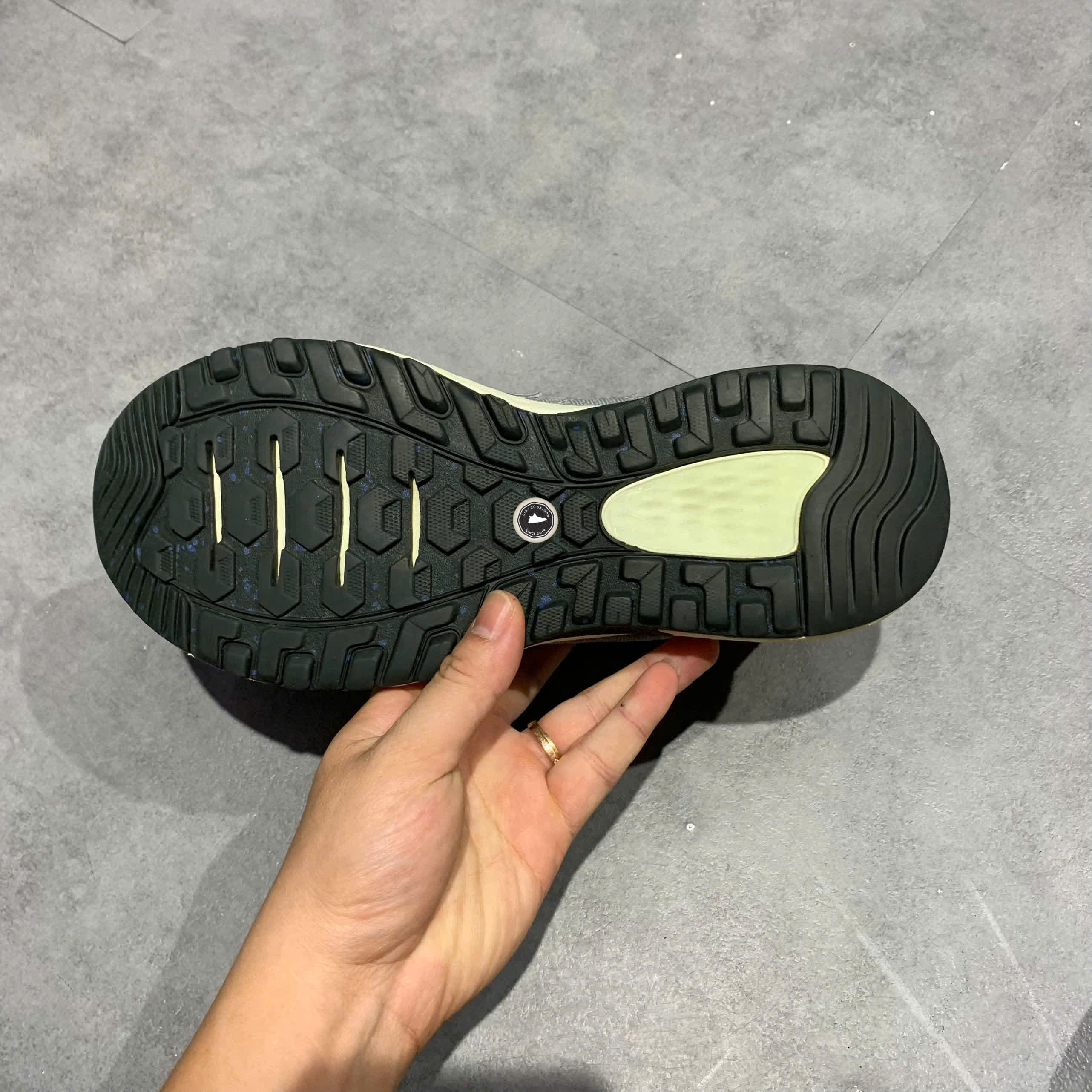 NEW BALANCE 410v7 TRAIL RUNNING SLATE GREY MT410TO7 SIZE 41.5 GIÀY 2HAND CHÍNH HÃNG PVN21651