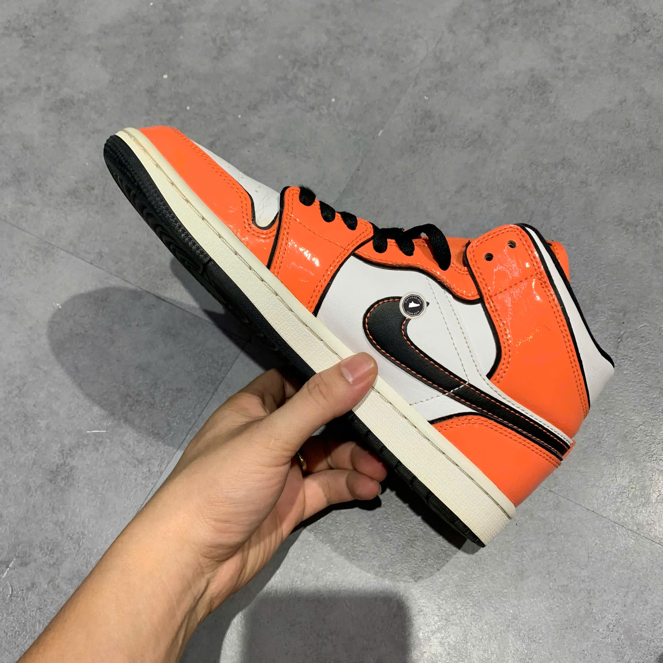 Air Jordan 1 Mid SE Turf Orange DD6834 802 SIZE 40 GIÀY 2HAND CHÍNH HÃNG PVN21774