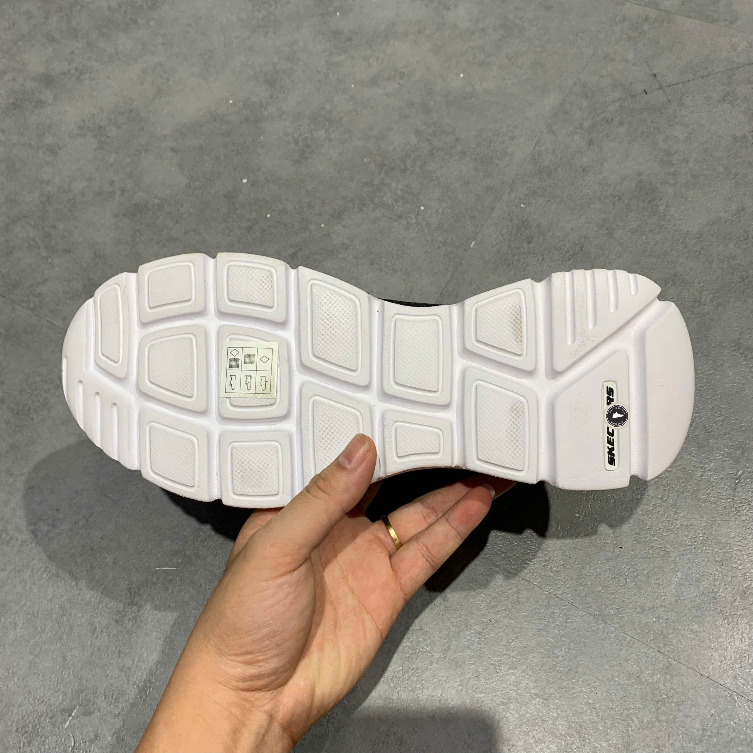 Skechers Walking Slip-Ins Go Walk Arch Fit 2.0 SIZE 40 GIÀY 2HAND CHÍNH HÃNG PVN21638