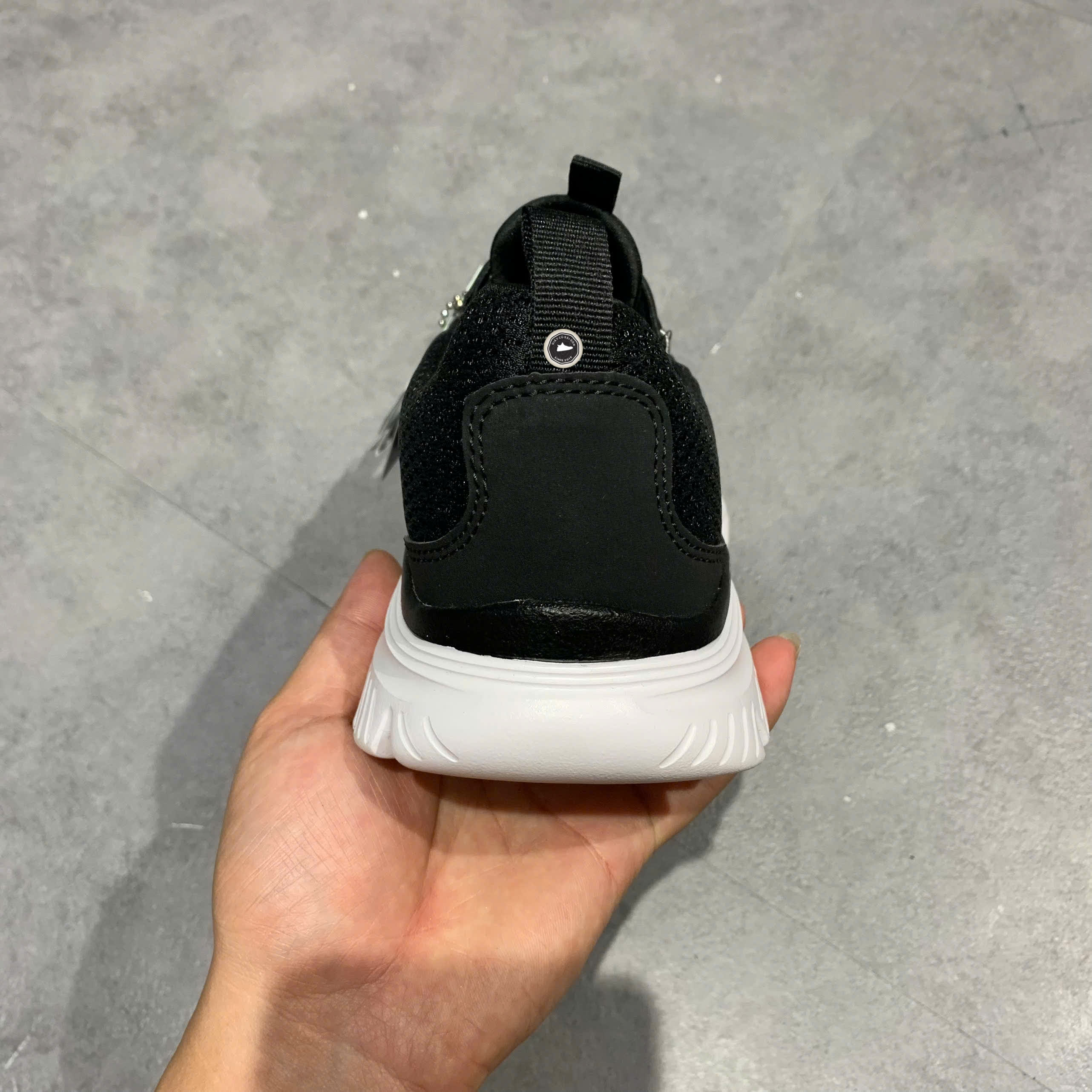 Skechers Walking Slip-Ins Go Walk Arch Fit 2.0 SIZE 40 GIÀY 2HAND CHÍNH HÃNG PVN21638