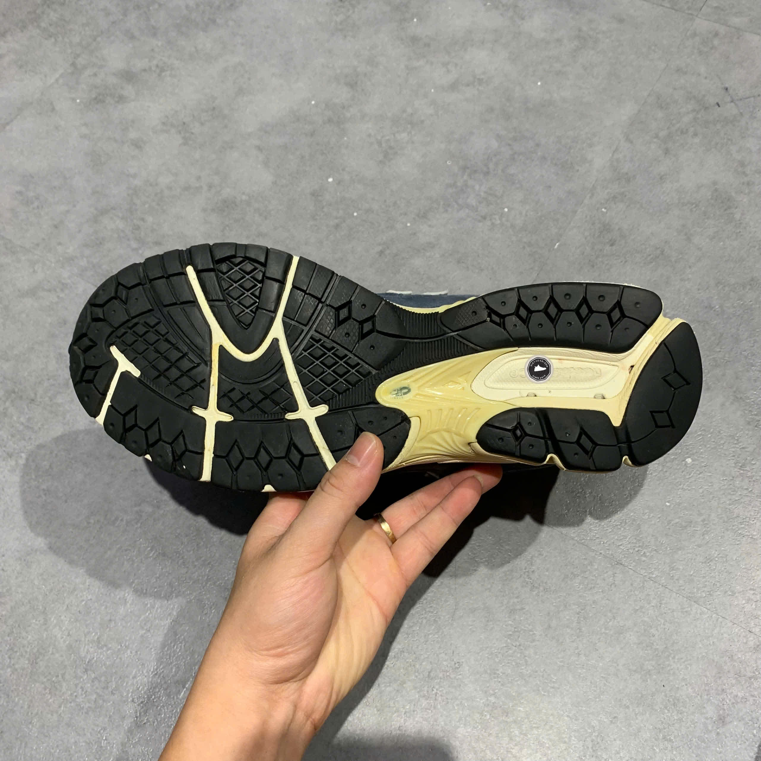 New Balance 2002R Eclipse Castlerock M2002RCA SIZE 44 GIÀY 2HAND CHÍNH HÃNG PVN21935