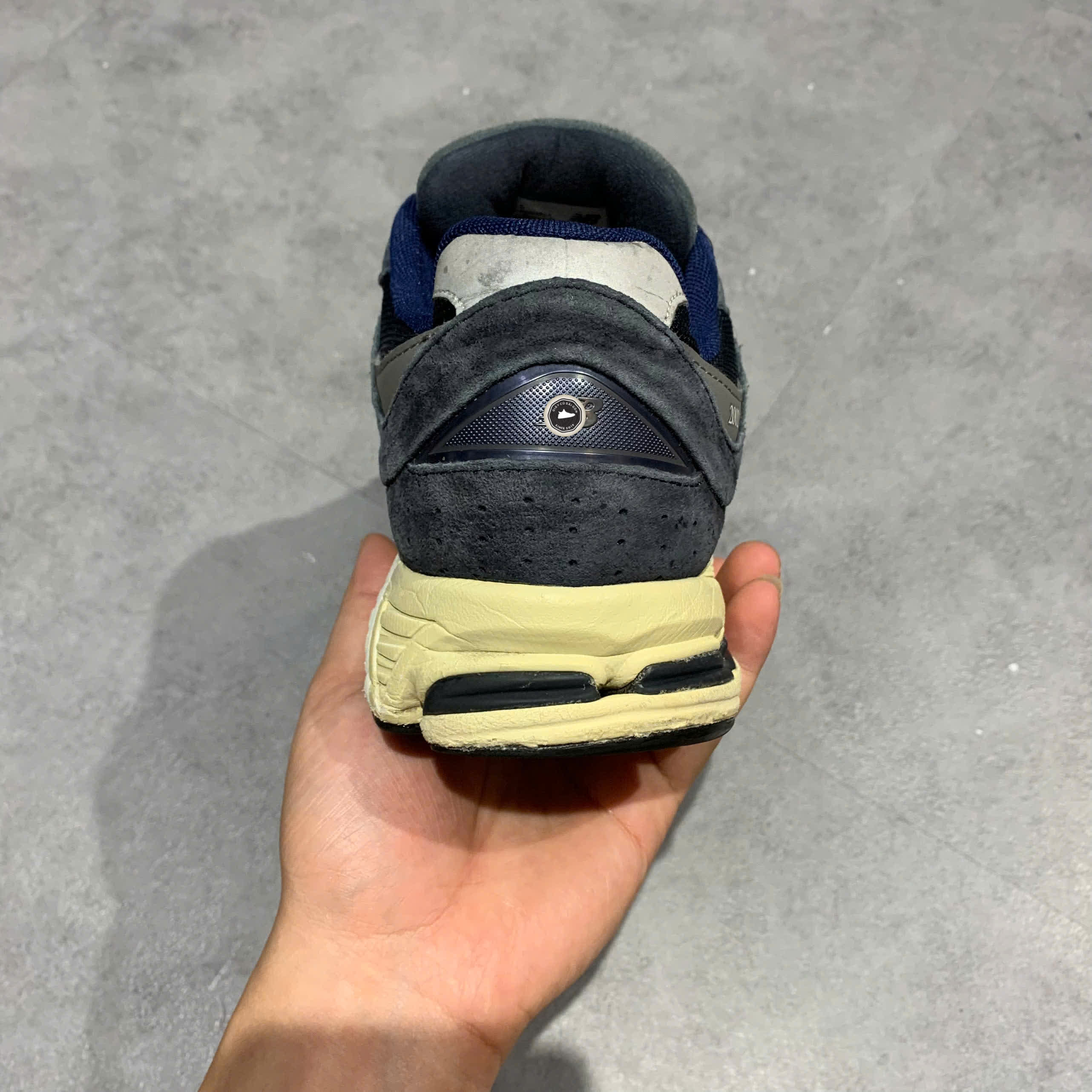 New Balance 2002R Eclipse Castlerock M2002RCA SIZE 44 GIÀY 2HAND CHÍNH HÃNG PVN21935