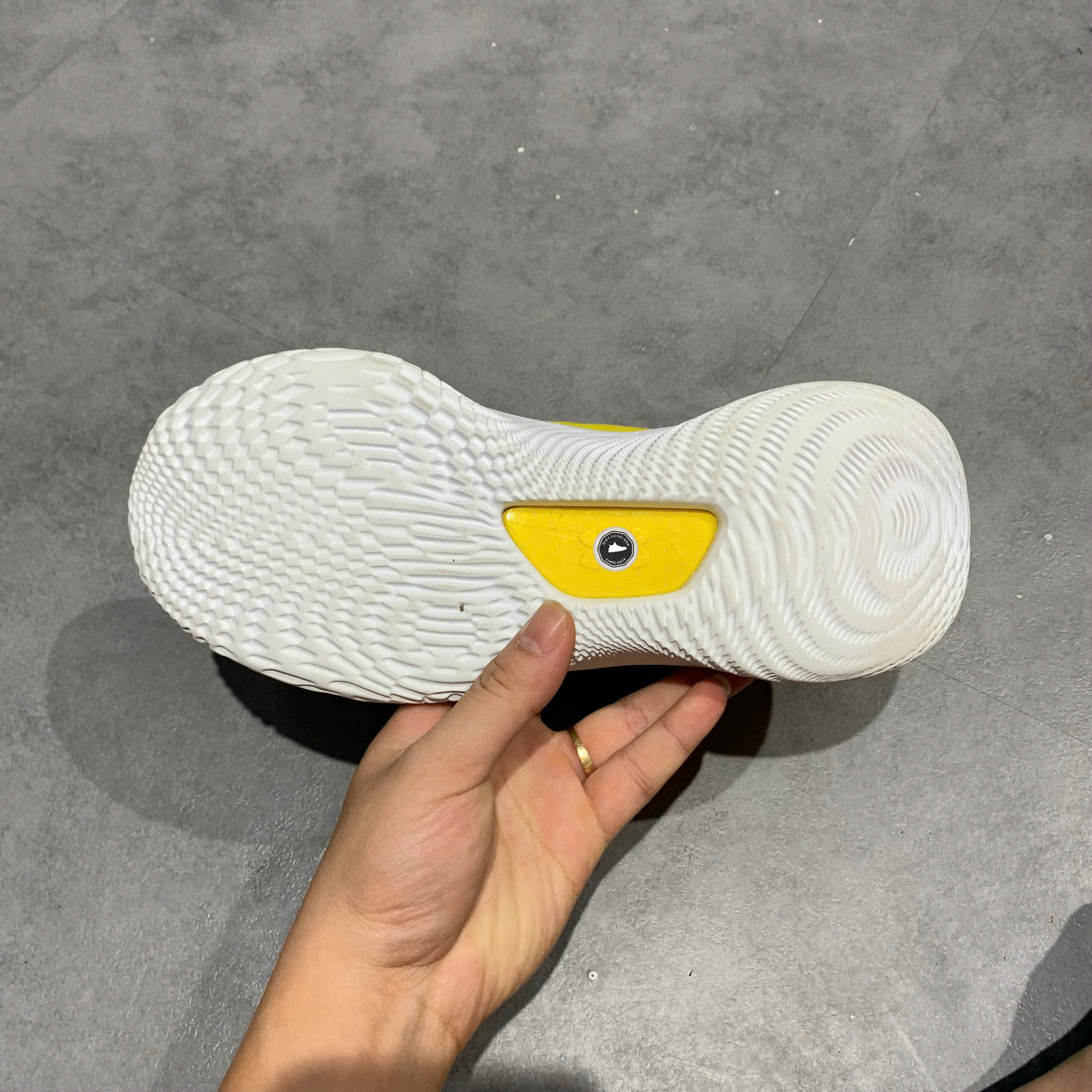 Under Armour Curry Flow 8 'Smooth Butter Flow' GS 3023527 701 SIZE 39 GIÀY 2HAND CHÍNH HÃNG PVN22118