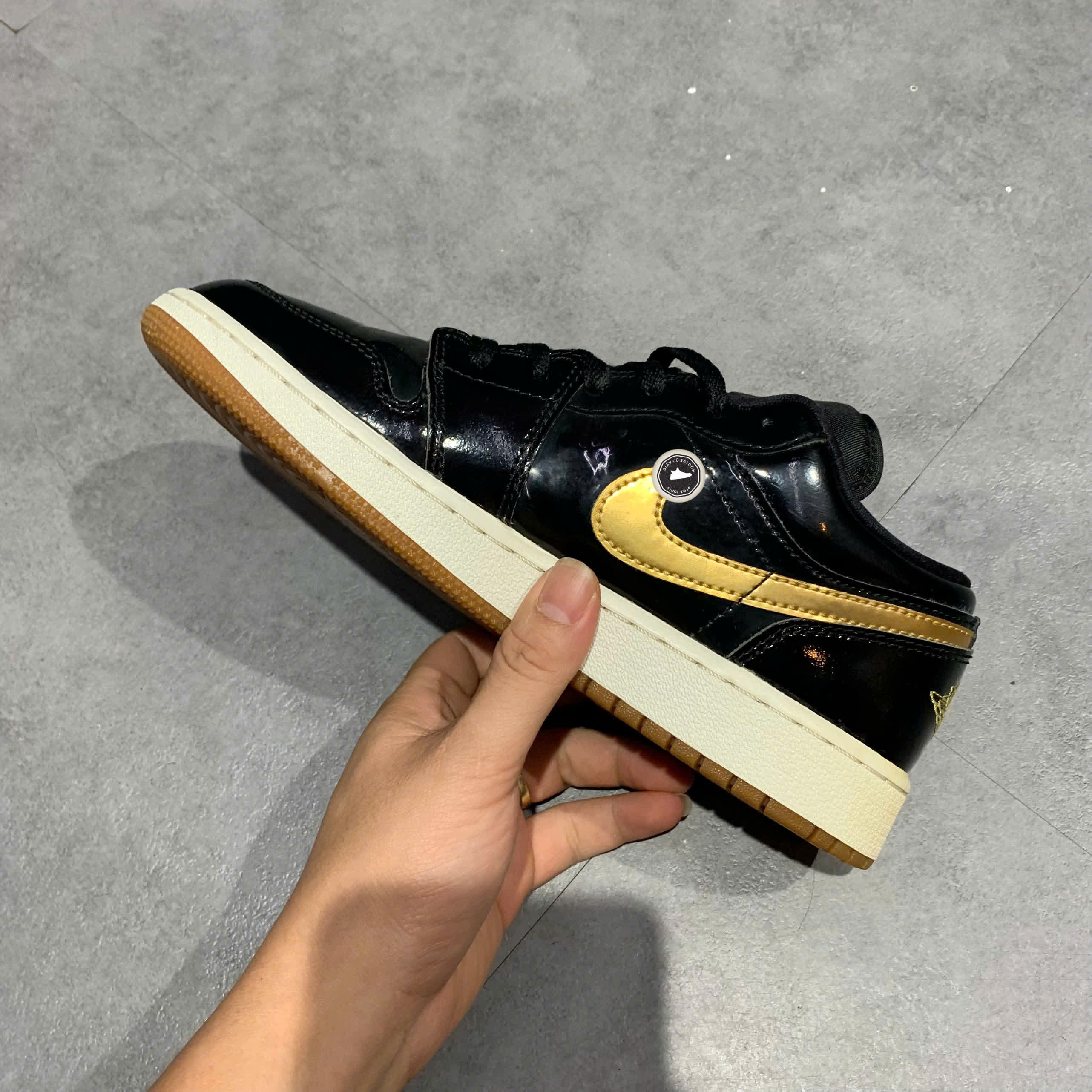 JORDAN 1 LOW GS 'METALLIC GOLD' 554723 032 SIZE 38 GIÀY 2HAND CHÍNH HÃNG PVN22153