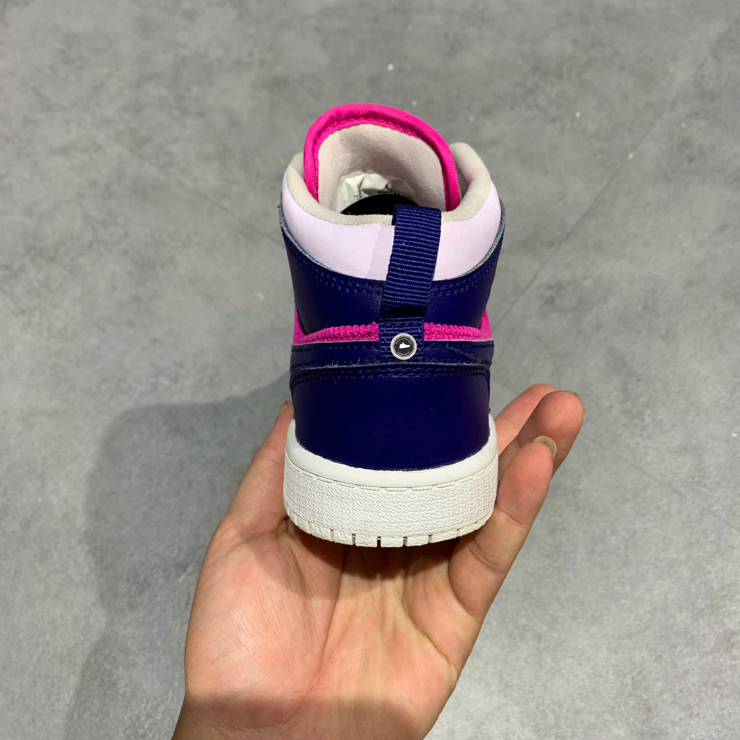 AIR JORDAN 1 MID 'FIRE PINK' 640737 602 SIZE 35 GIÀY 2HAND CHÍNH HÃNG PVN22138