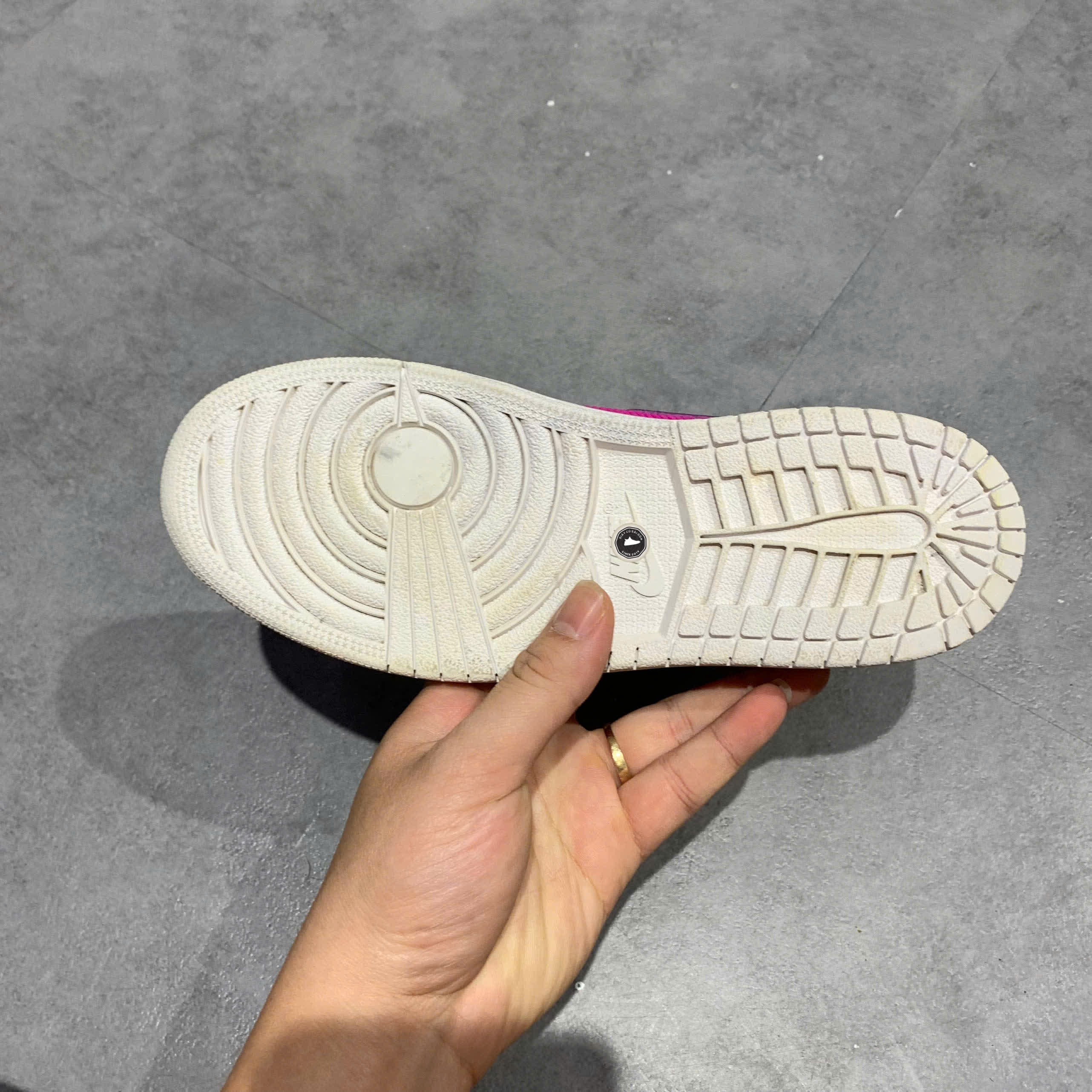 AIR JORDAN 1 MID 'FIRE PINK' 640737 602 SIZE 35 GIÀY 2HAND CHÍNH HÃNG PVN22138