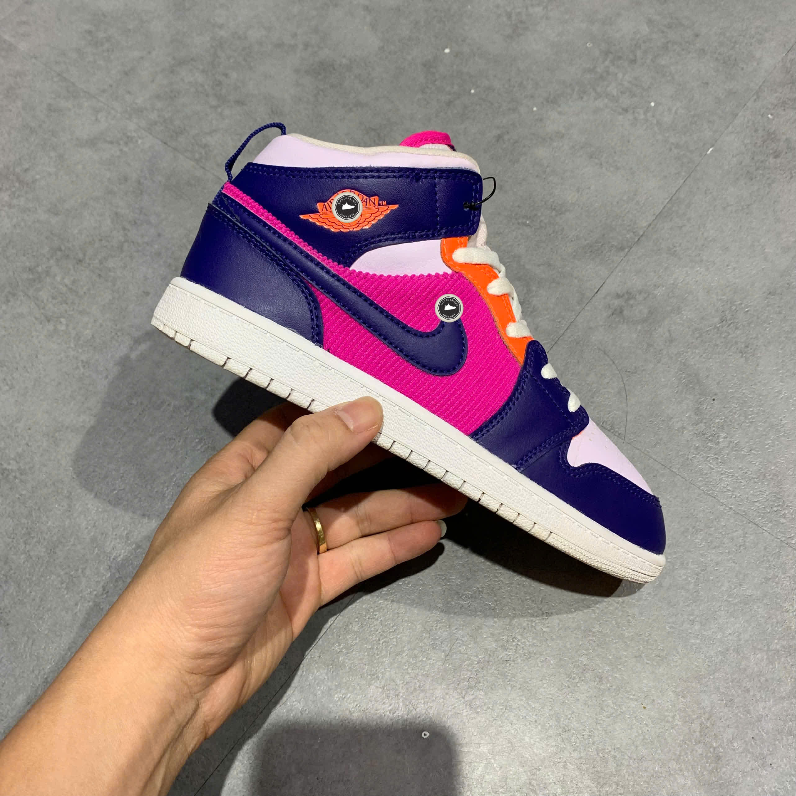 AIR JORDAN 1 MID 'FIRE PINK' 640737 602 SIZE 35 GIÀY 2HAND CHÍNH HÃNG PVN22138
