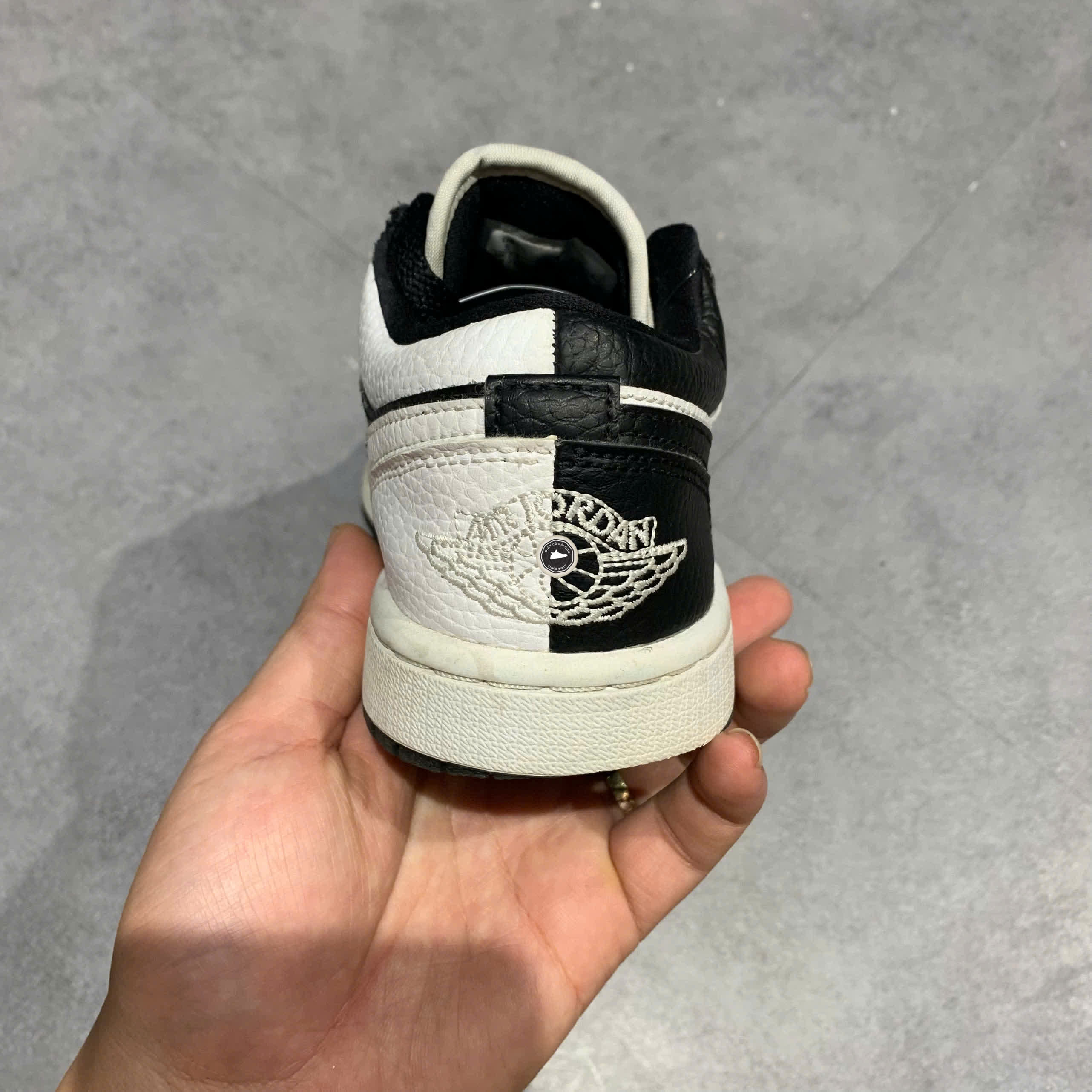 NIKE AIR JORDAN 1 LOW SE HOMAGE WHITE BLACK DR0502 101 SIZE 35.5 GIÀY 2HAND CHÍNH HÃNG PVN22166