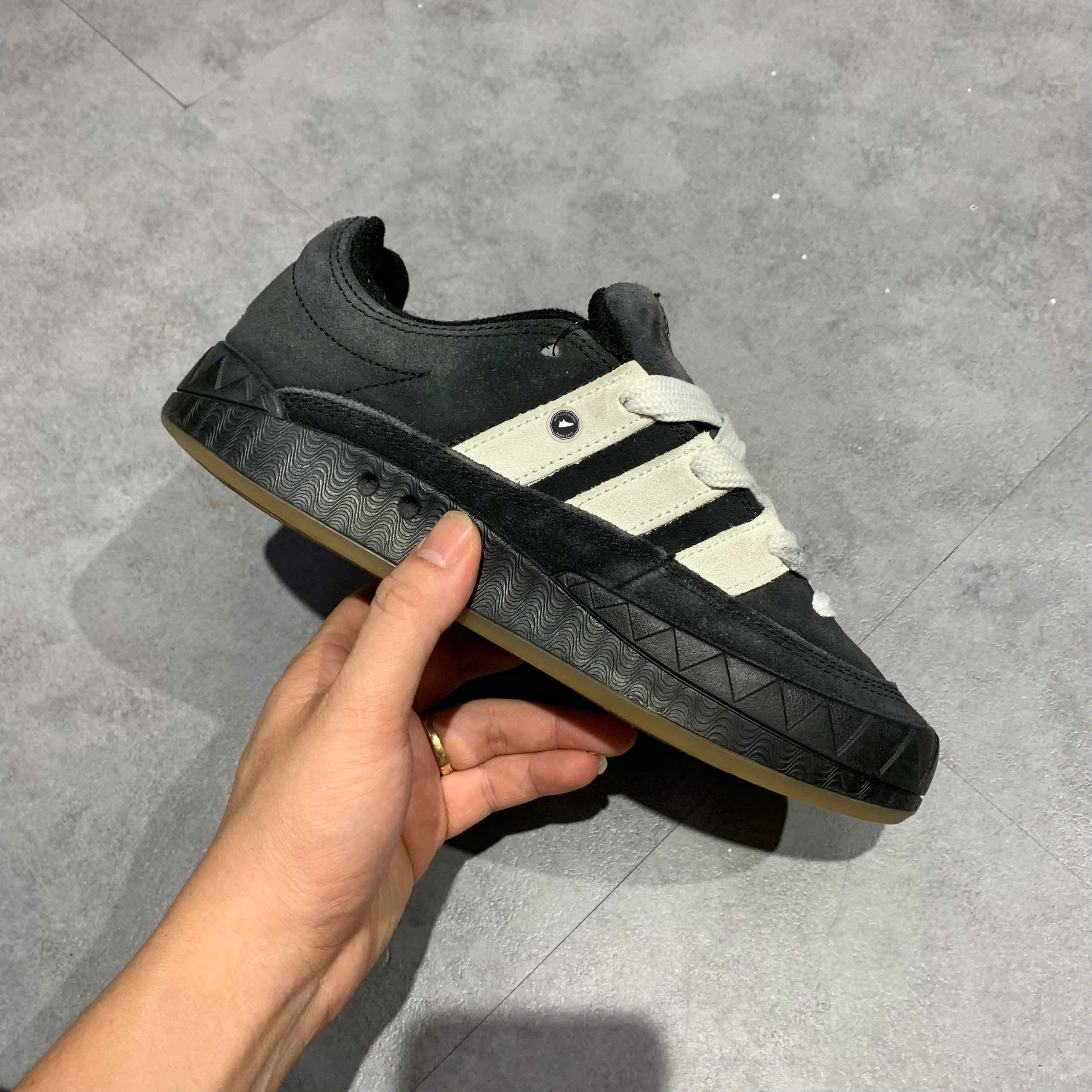 Adidas Adimatic Core Black Crystal White HQ6900 SIZE 37 1/3 GIÀY 2HAND CHÍNH HÃNG PVN22126