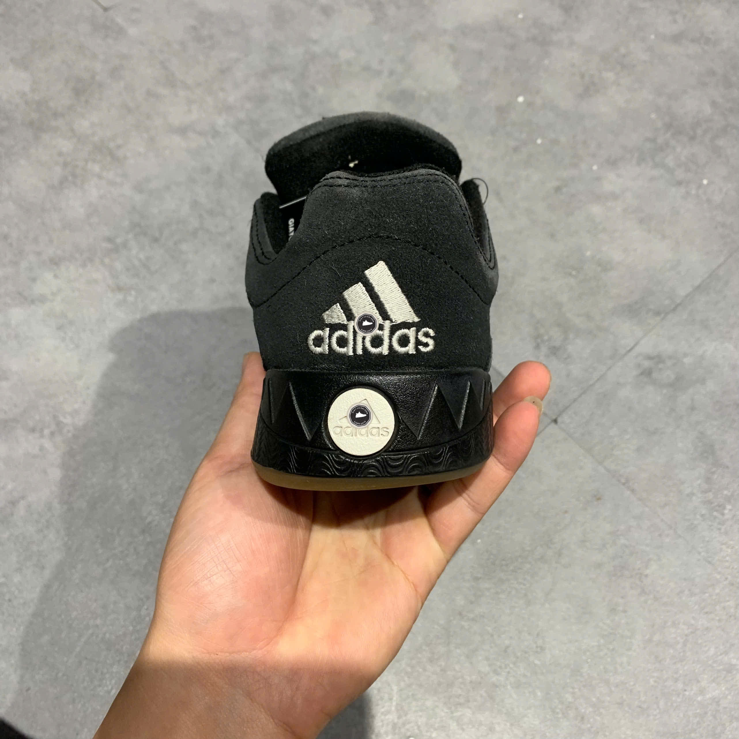 Adidas Adimatic Core Black Crystal White HQ6900 SIZE 37 1/3 GIÀY 2HAND CHÍNH HÃNG PVN22126