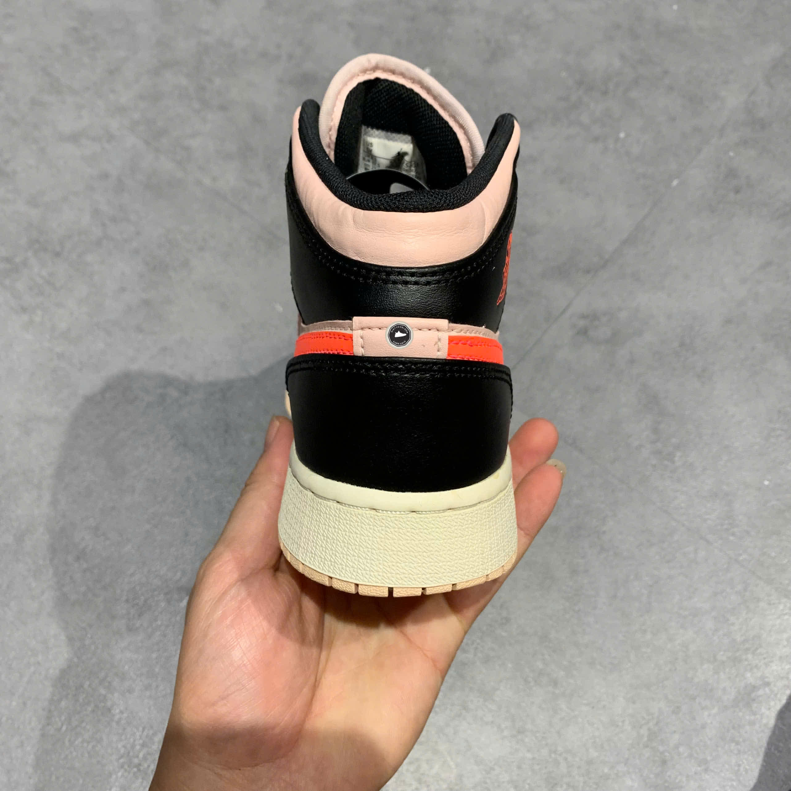 JORDAN 1 MID GS 'BLACK PINK CRIMSON' 554725 604 SIZE 37.5 GIÀY 2HAND CHÍNH HÃNG PVN22139