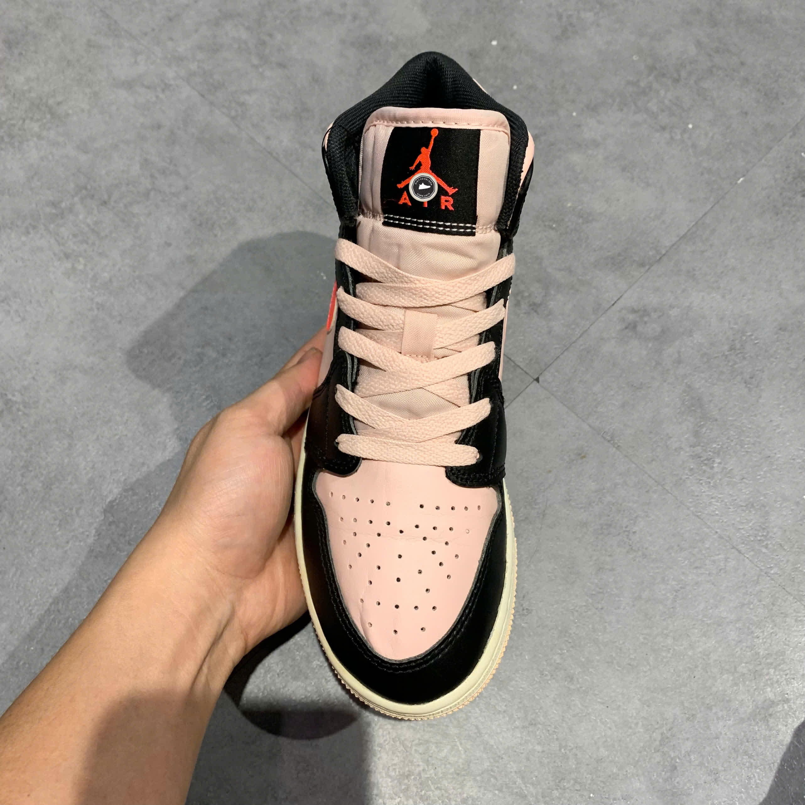 JORDAN 1 MID GS 'BLACK PINK CRIMSON' 554725 604 SIZE 37.5 GIÀY 2HAND CHÍNH HÃNG PVN22139