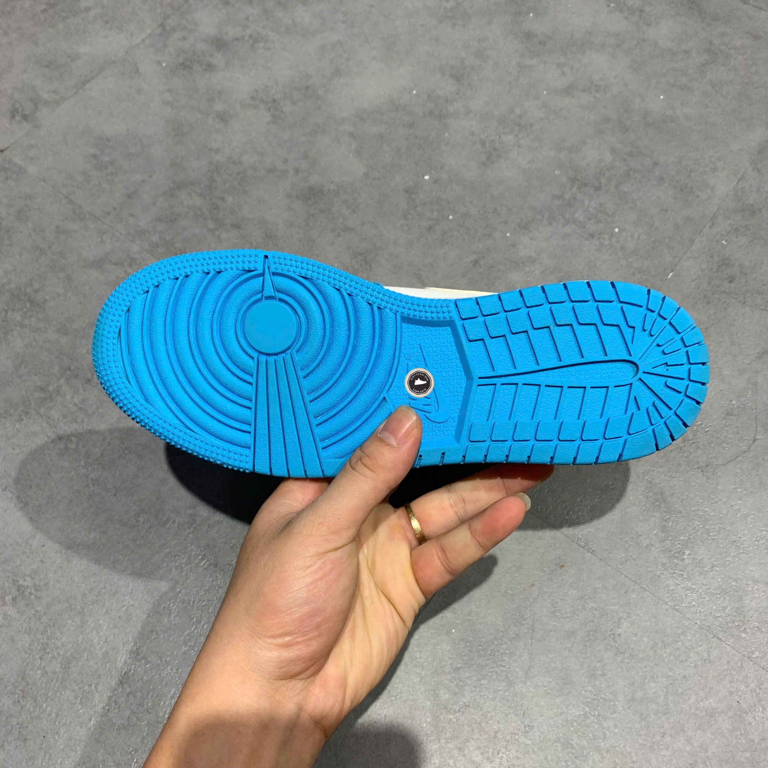 Air Jordan 1 Mid SE GS 'Sprite Blue' DA8010 400 SIZE 37.5 GIÀY 2HAND CHÍNH HÃNG PVN22113