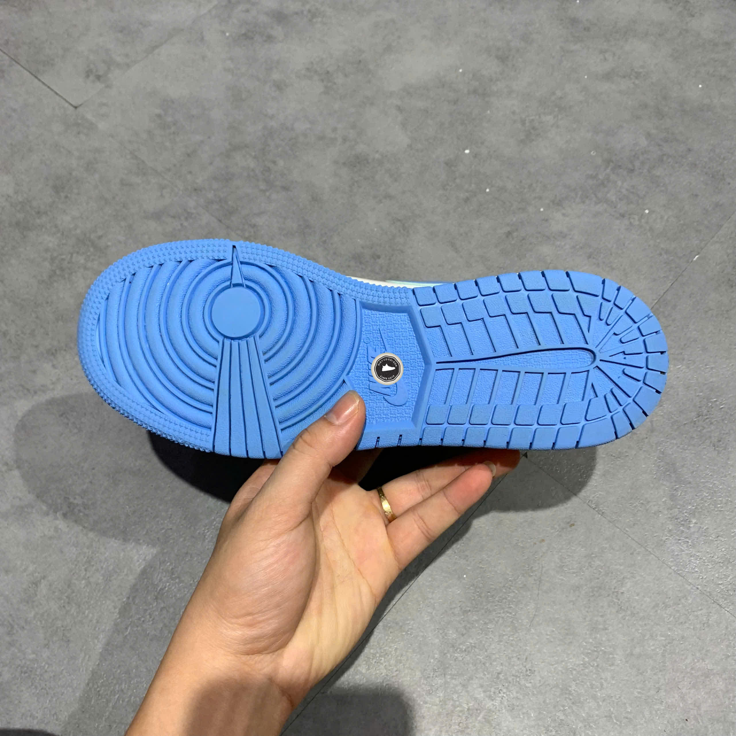 JORDAN 1 MID GS 'GAME WINNER' DR6492 100 SIZE 38.5 GIÀY 2HAND CHÍNH HÃNG PVN22093