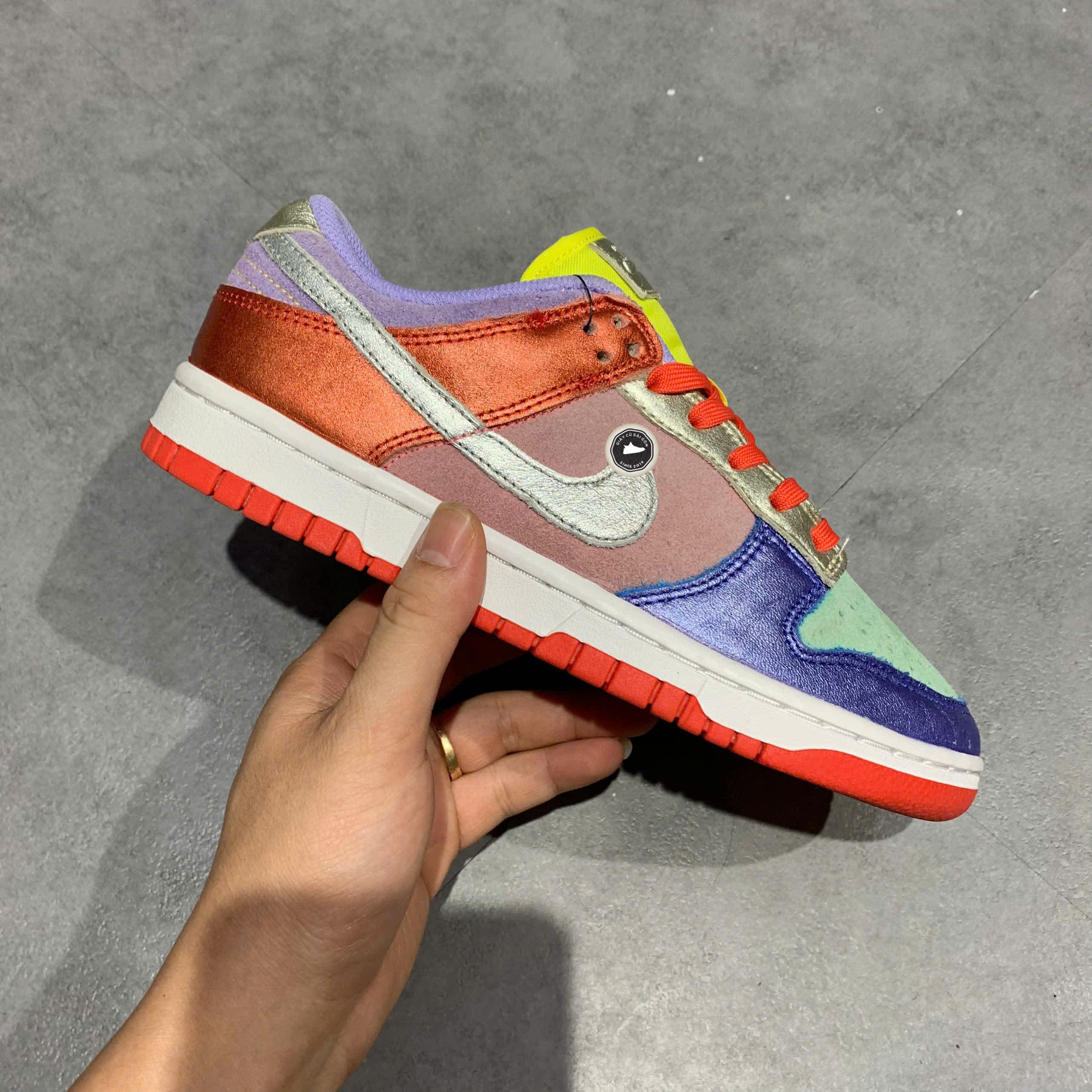 nike dunk sunset pulse on feet