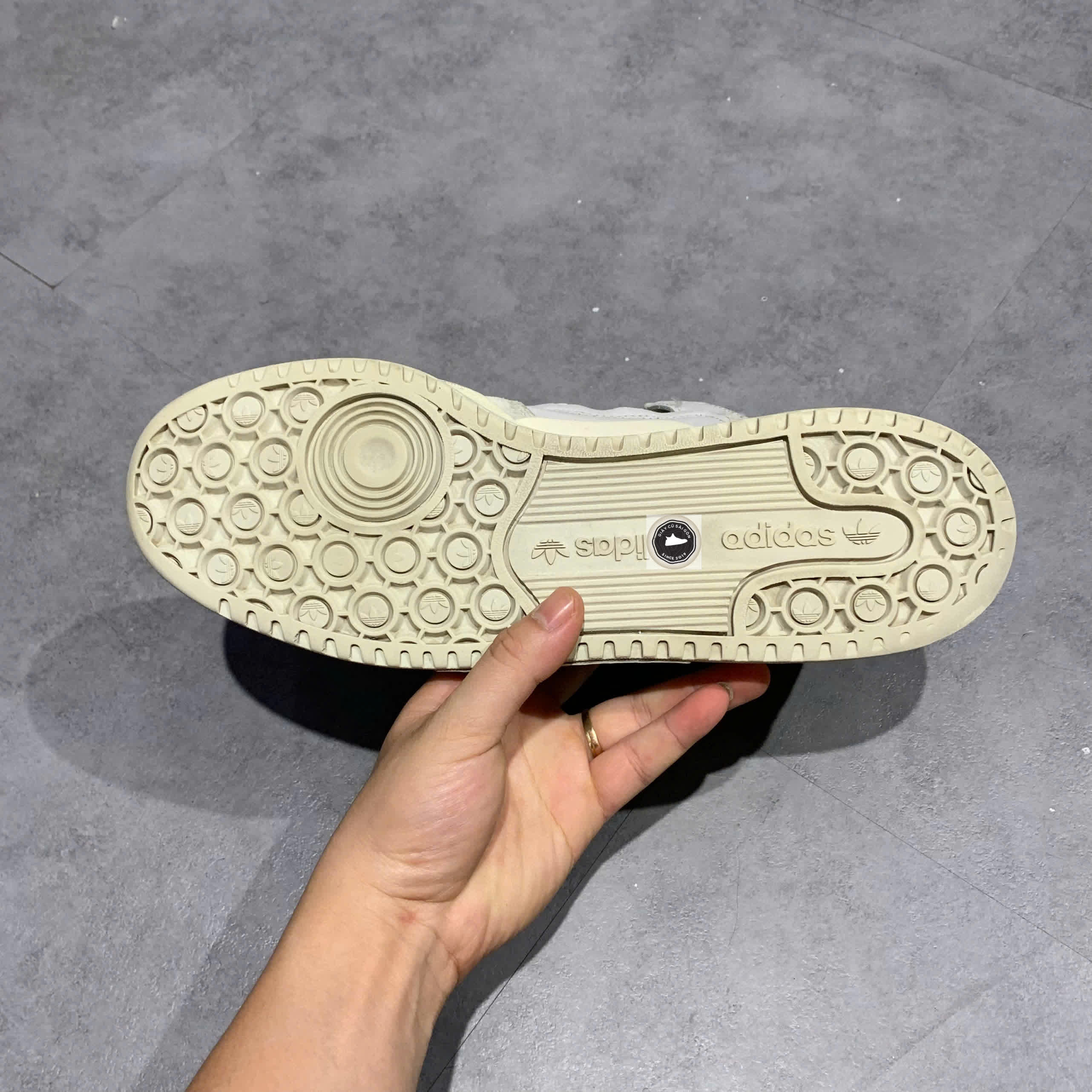 ADIDAS ORIGINALS FORUM EXHIBIT LOW 'GREY BLACK' GX6284 SIZE 44 GIÀY 2HAND CHÍNH HÃNG PVN22719