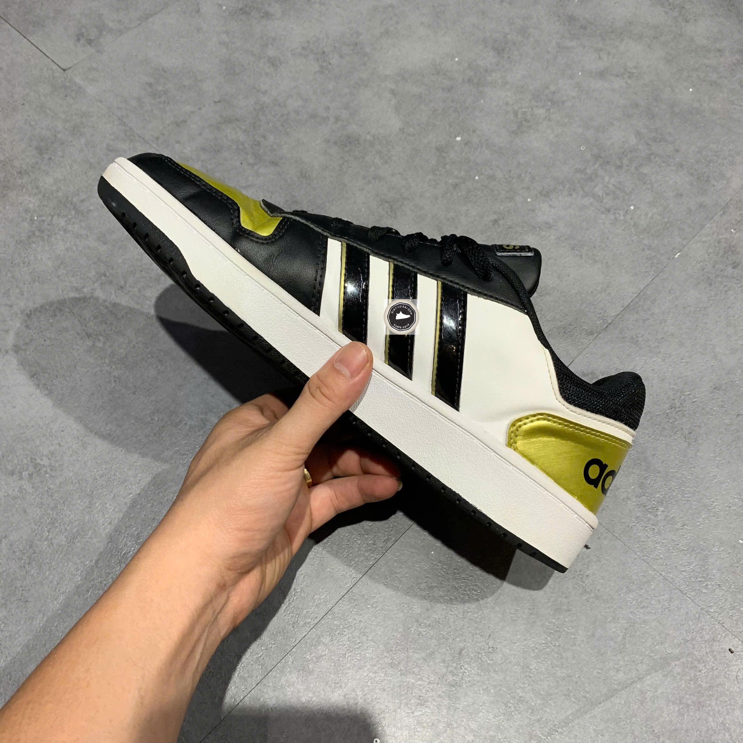 ADIDAS HOOPS 2.0 'BLACK GOLD WHITE' H01196 SIZE 44 GIÀY 2HAND CHÍNH HÃNG PVN22470
