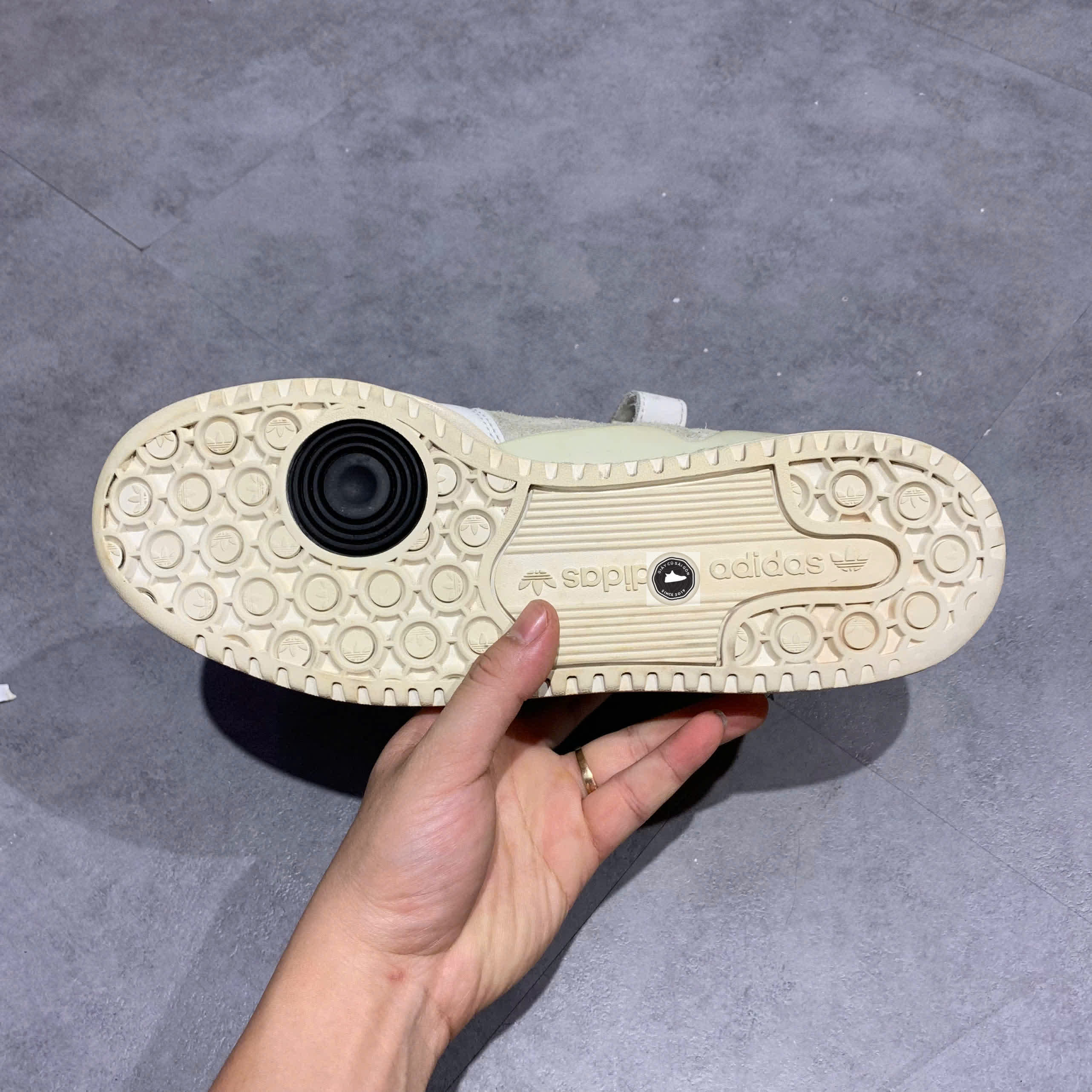 ADIDAS FORUM LOW 'ORBIT GREY BLACK' IE7217 SIZE 44 GIÀY 2HAND CHÍNH HÃNG PVN22184