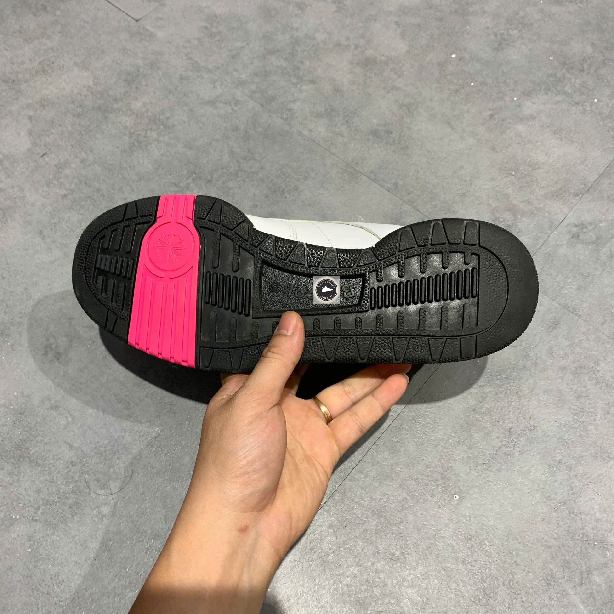 🔥 REEBOK BB 4000 COZY SHOCK ABSORPTION – WHITE/BLUE/YELLOW – SIZE 42 – PVN22576 – CHÍNH HÃNG