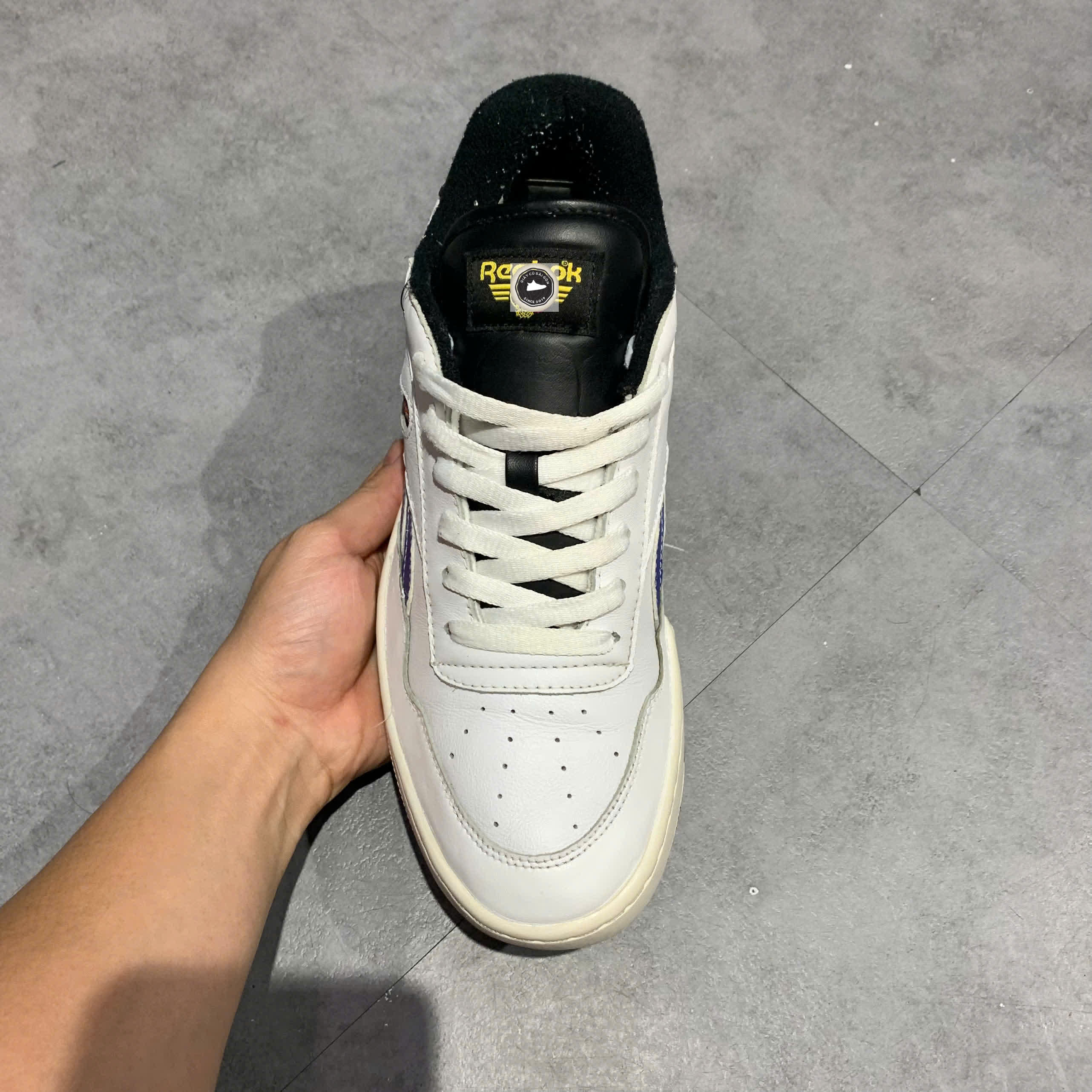 🔥 REEBOK BB 4000 COZY SHOCK ABSORPTION – WHITE/BLUE/YELLOW – SIZE 42 – PVN22576 – CHÍNH HÃNG