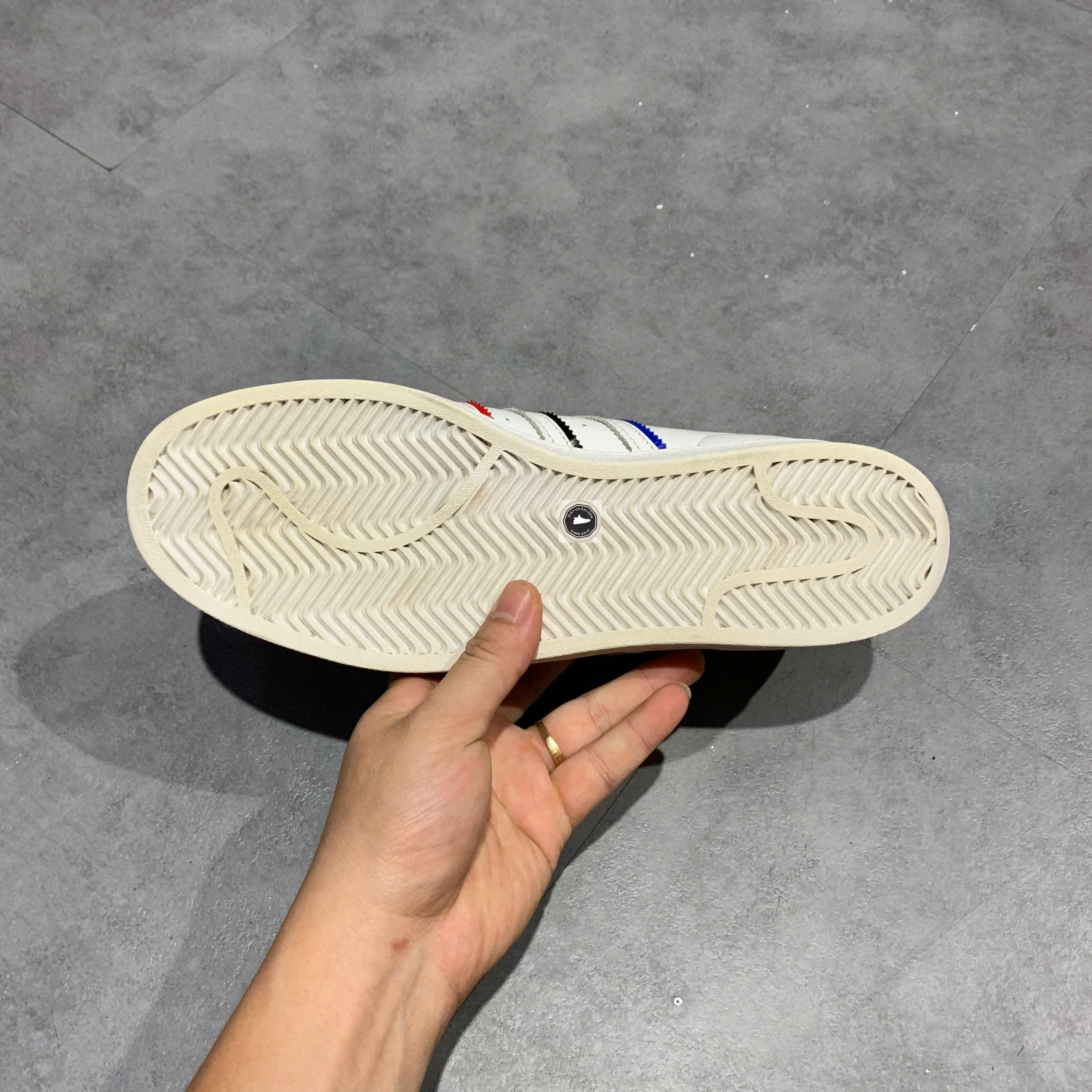 🔥 ADIDAS SUPERSTAR ’OLYMPIC PACK’ – FOOTWEAR WHITE / CORE BLACK – SIZE 42 – PVN22628 – CHÍNH HÃNG